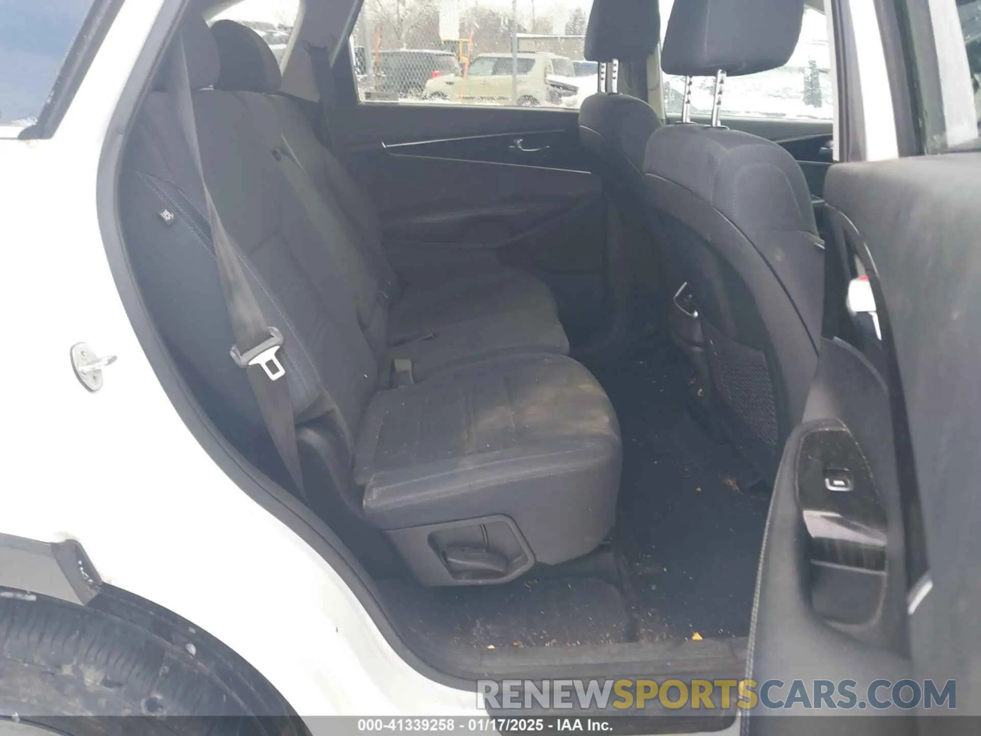 8 Photograph of a damaged car 5XYPGDA36KG591197 KIA SORENTO 2019