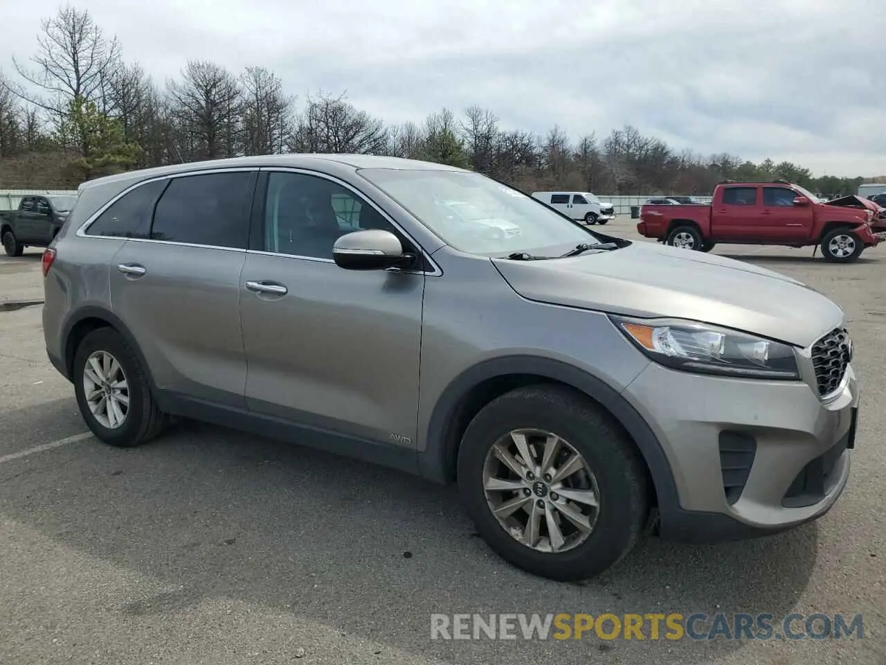 4 Photograph of a damaged car 5XYPGDA37KG454575 KIA SORENTO 2019