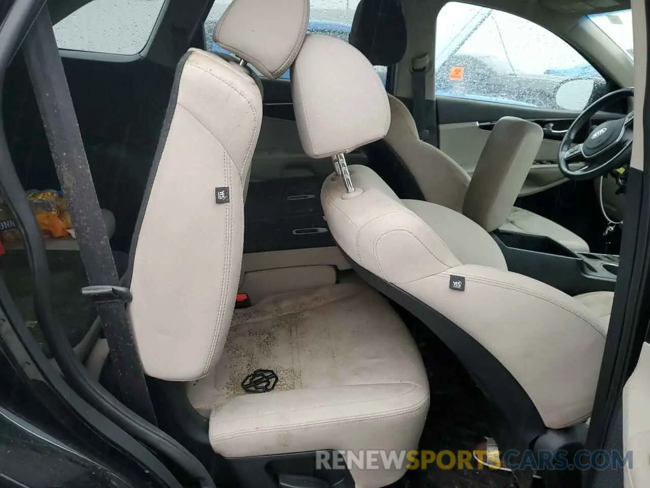10 Photograph of a damaged car 5XYPGDA37KG507744 KIA SORENTO 2019