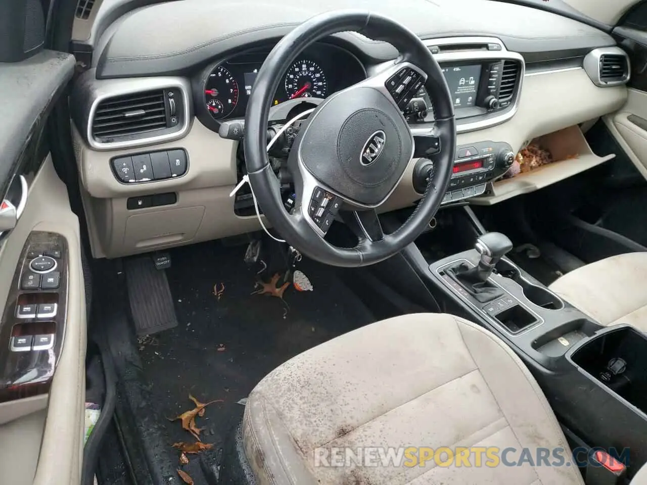 8 Photograph of a damaged car 5XYPGDA37KG507744 KIA SORENTO 2019