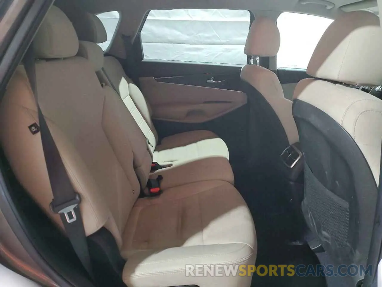 12 Photograph of a damaged car 5XYPGDA37KG525547 KIA SORENTO 2019