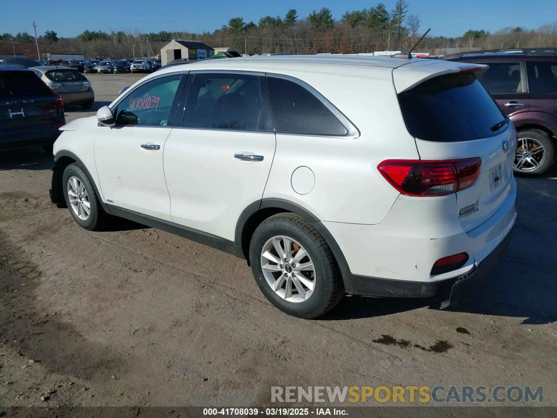 3 Photograph of a damaged car 5XYPGDA37KG526732 KIA SORENTO 2019