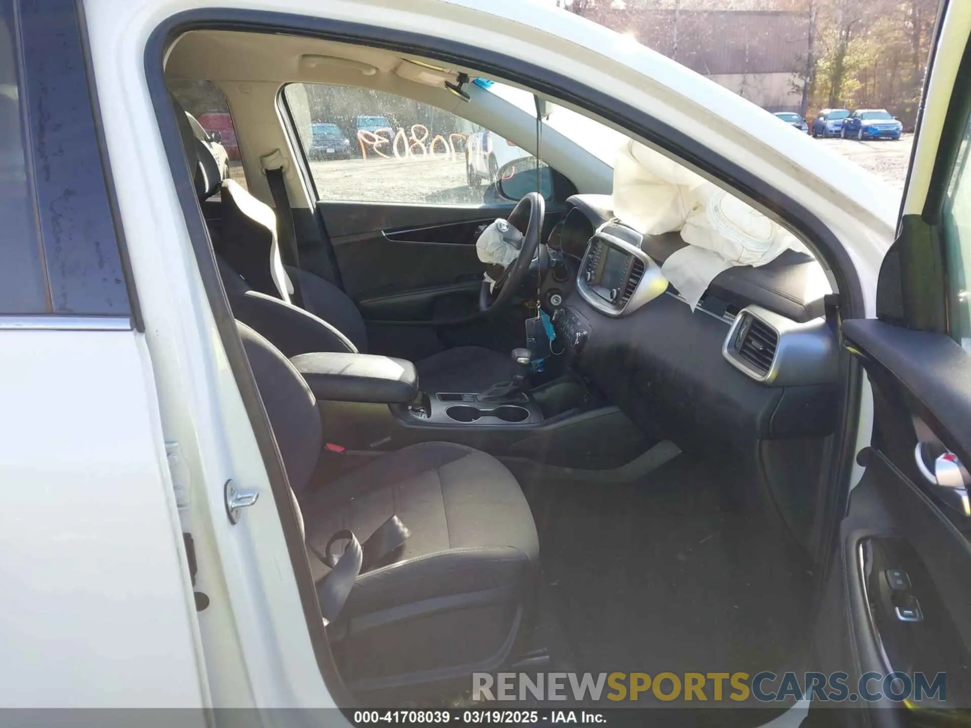 5 Photograph of a damaged car 5XYPGDA37KG526732 KIA SORENTO 2019
