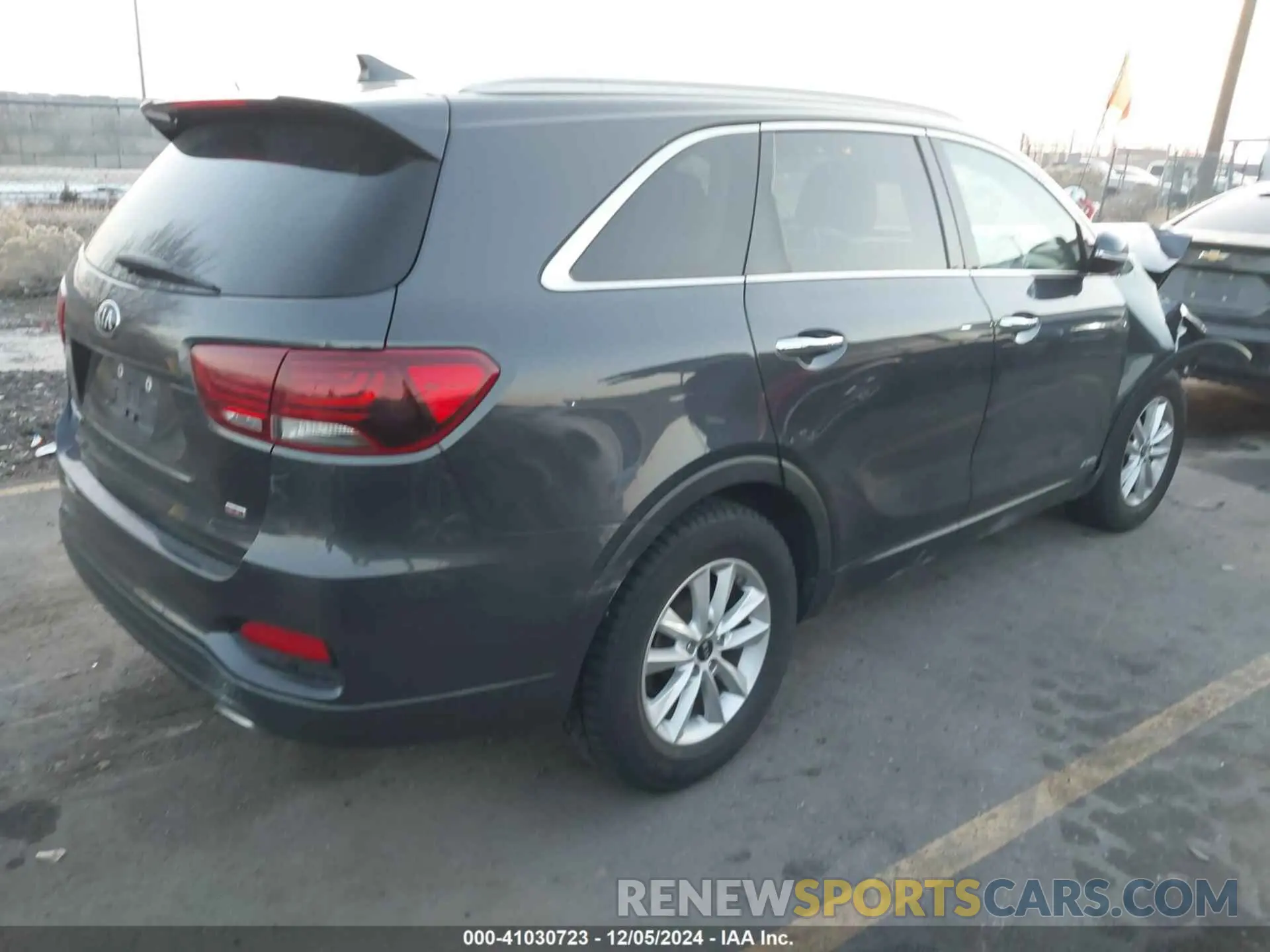 4 Photograph of a damaged car 5XYPGDA37KG529646 KIA SORENTO 2019