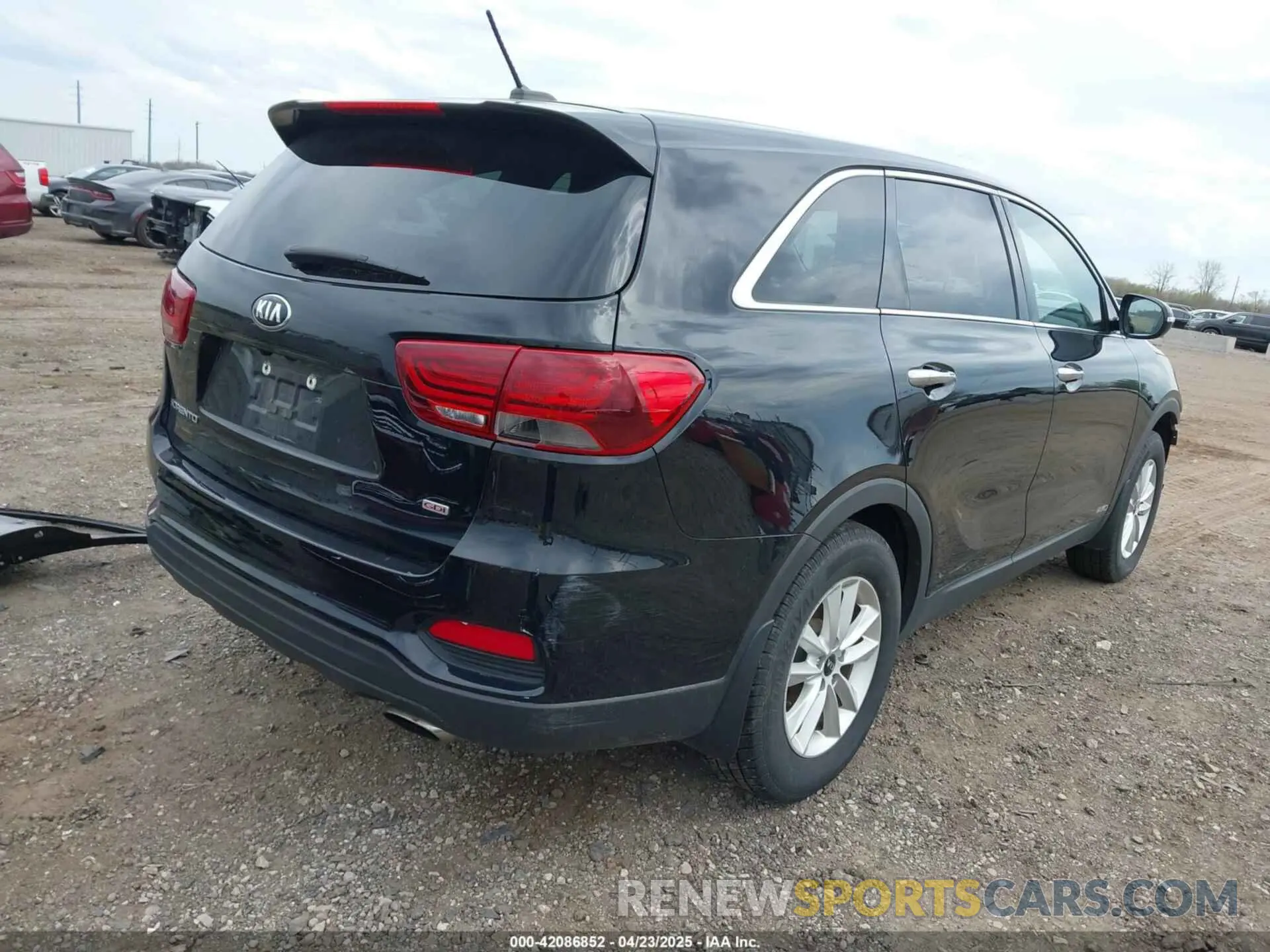 4 Photograph of a damaged car 5XYPGDA37KG574957 KIA SORENTO 2019