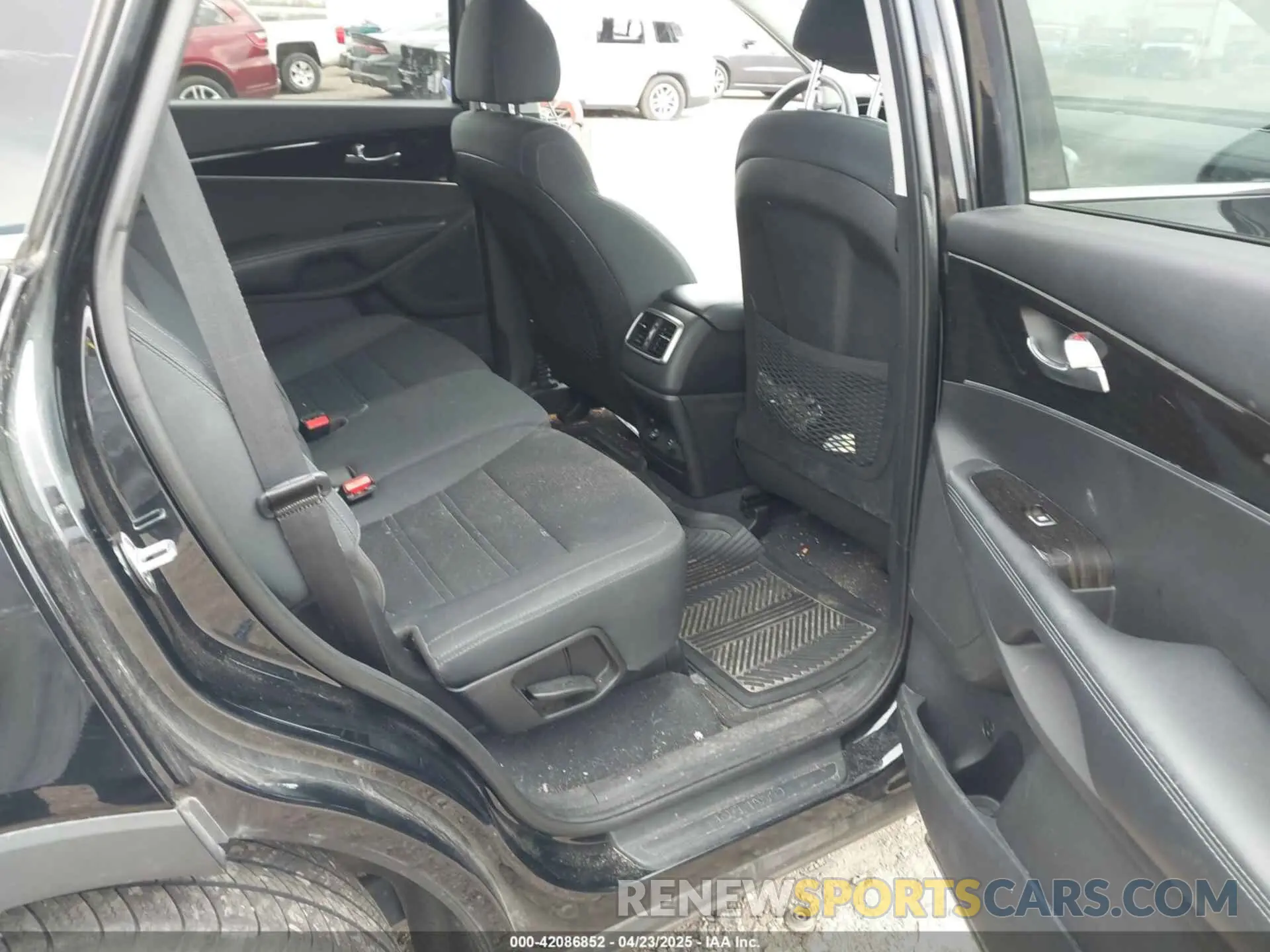 8 Photograph of a damaged car 5XYPGDA37KG574957 KIA SORENTO 2019