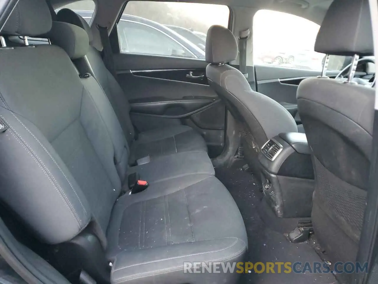 11 Photograph of a damaged car 5XYPGDA38KG432889 KIA SORENTO 2019