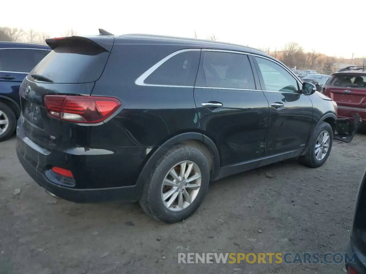 3 Photograph of a damaged car 5XYPGDA38KG432889 KIA SORENTO 2019
