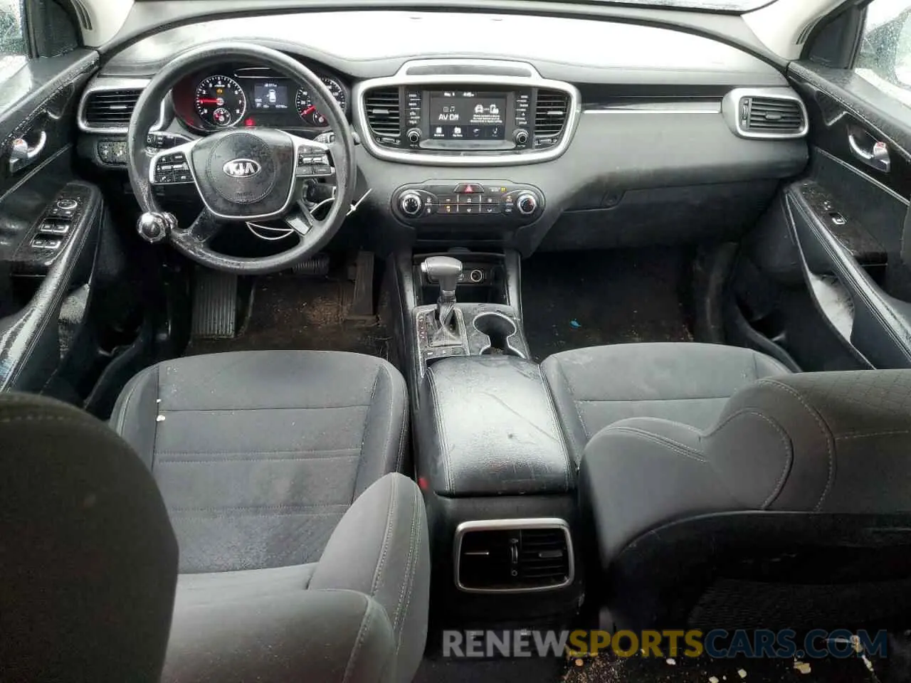 8 Photograph of a damaged car 5XYPGDA38KG545208 KIA SORENTO 2019