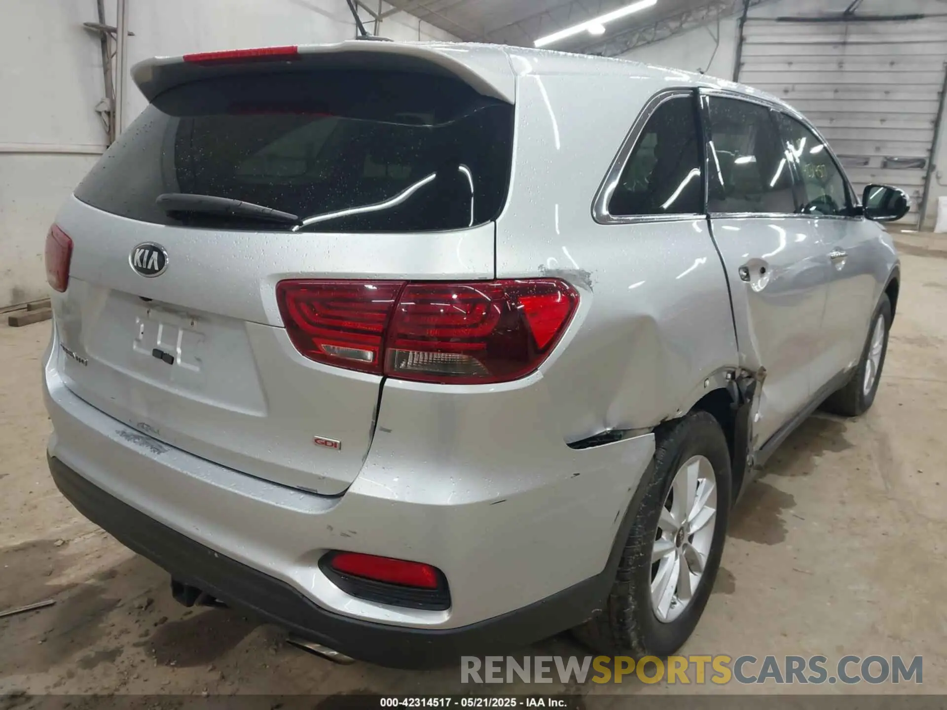 4 Photograph of a damaged car 5XYPGDA38KG550909 KIA SORENTO 2019