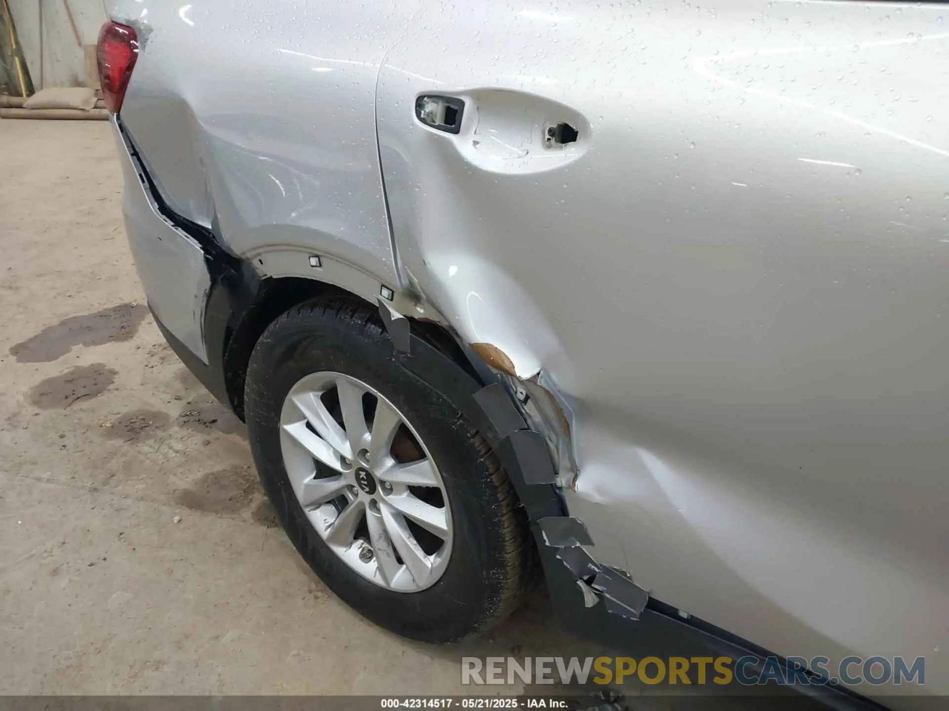 6 Photograph of a damaged car 5XYPGDA38KG550909 KIA SORENTO 2019