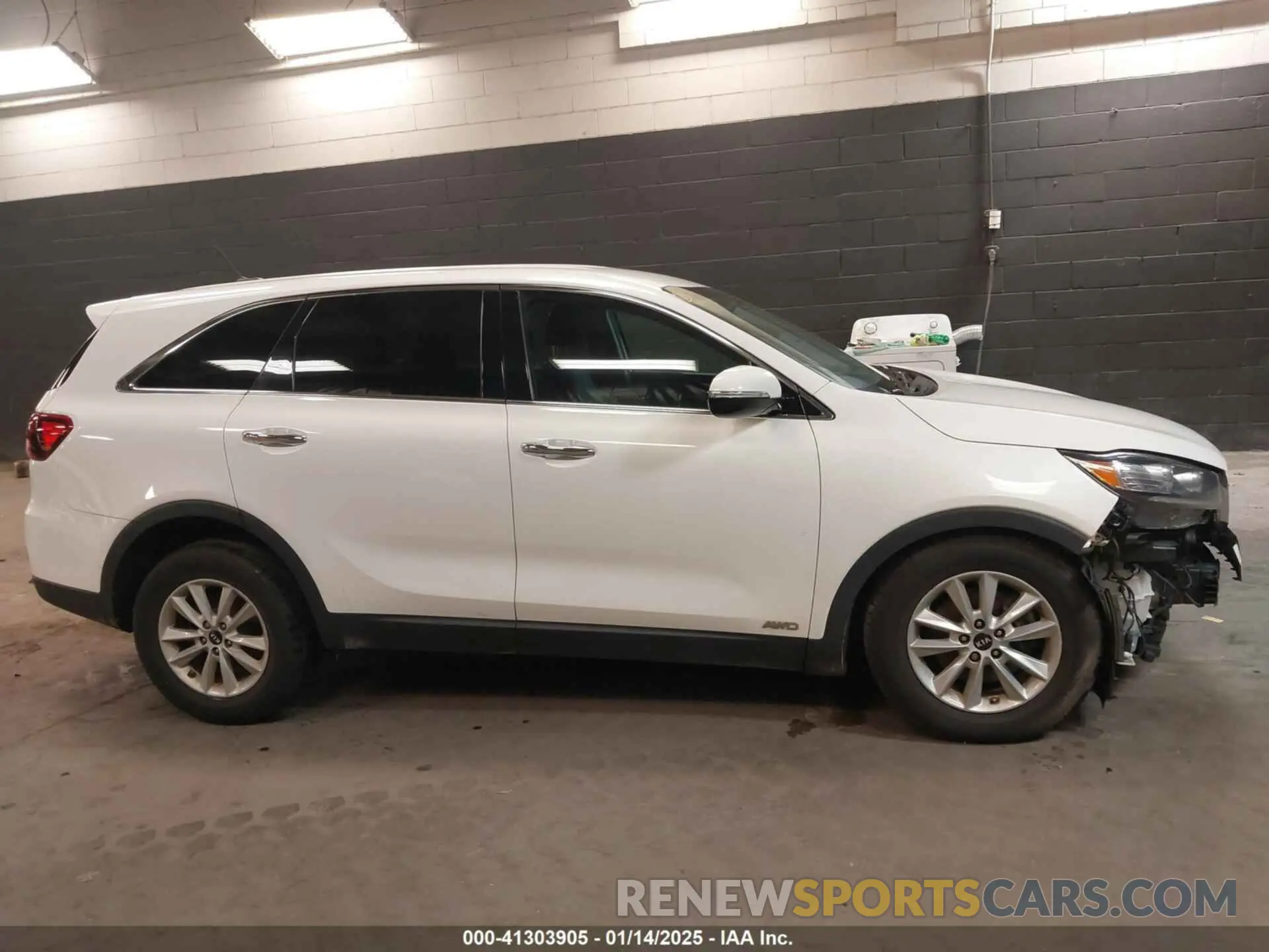 14 Photograph of a damaged car 5XYPGDA38KG558444 KIA SORENTO 2019