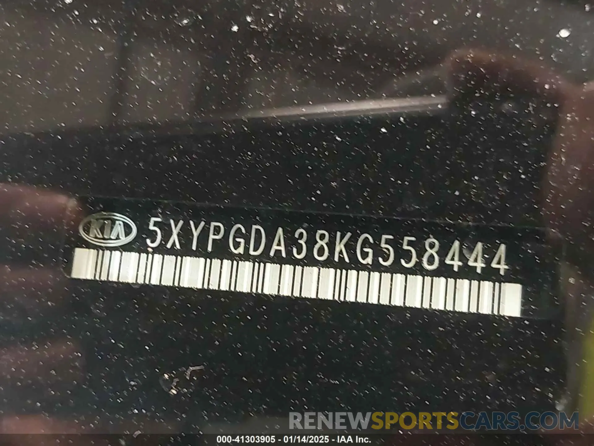 18 Photograph of a damaged car 5XYPGDA38KG558444 KIA SORENTO 2019