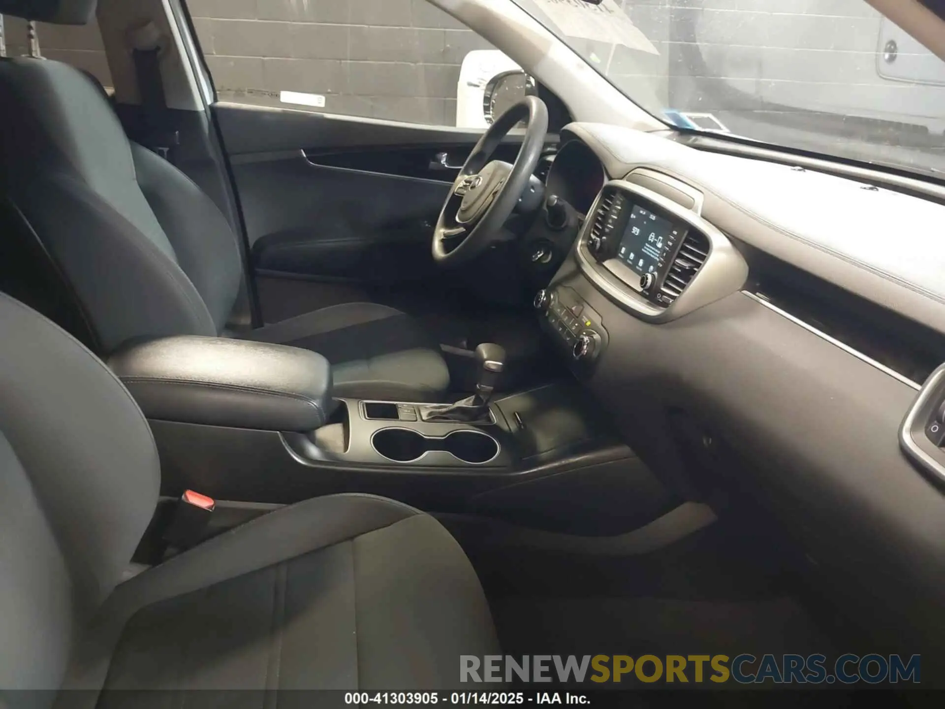 5 Photograph of a damaged car 5XYPGDA38KG558444 KIA SORENTO 2019