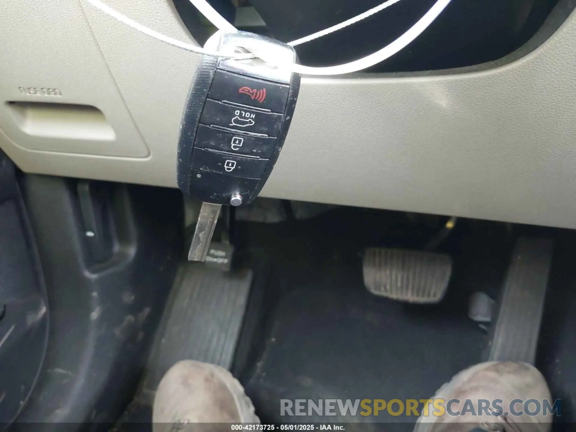 11 Photograph of a damaged car 5XYPGDA39KG478036 KIA SORENTO 2019