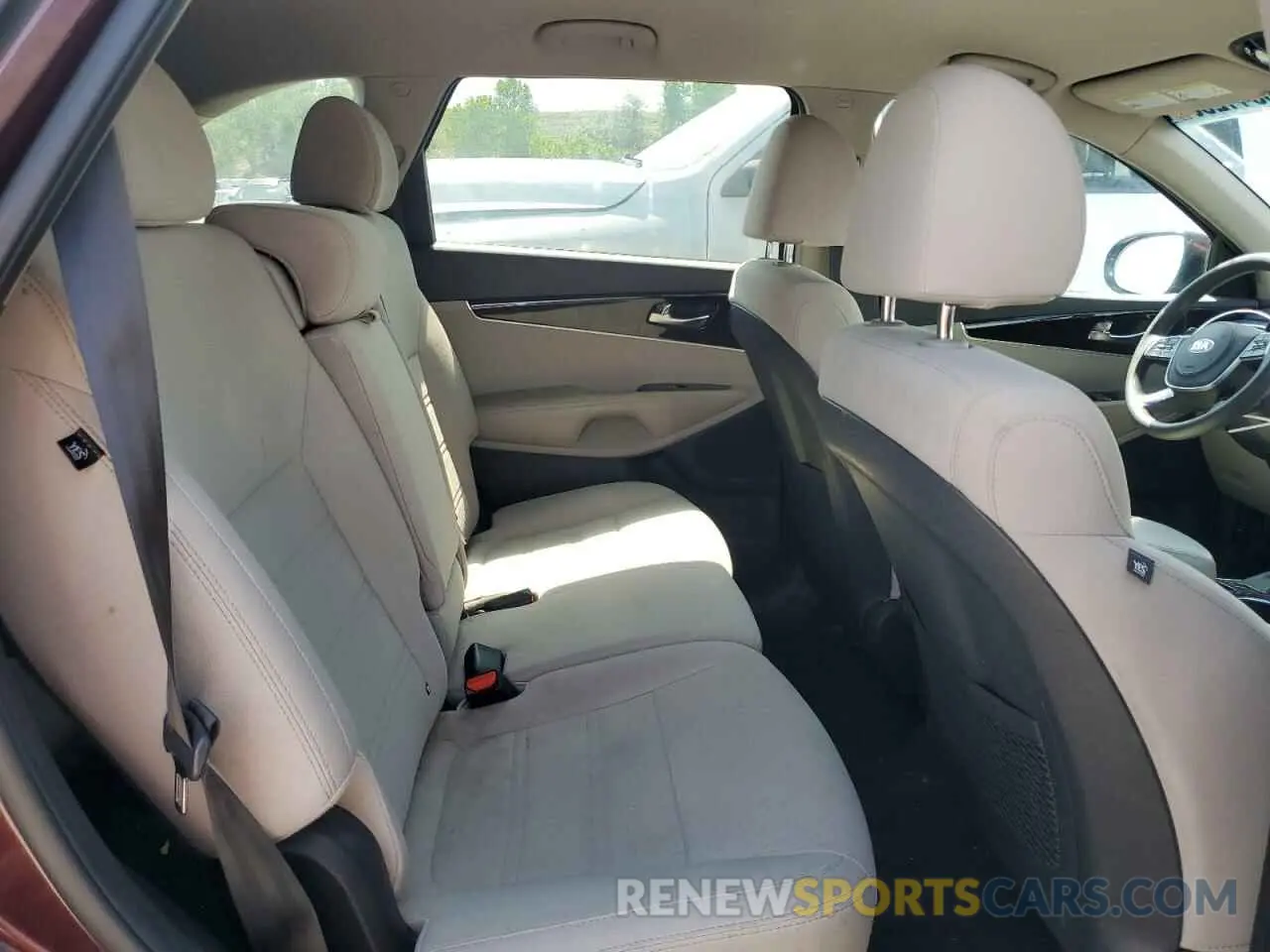 11 Photograph of a damaged car 5XYPGDA39KG526876 KIA SORENTO 2019