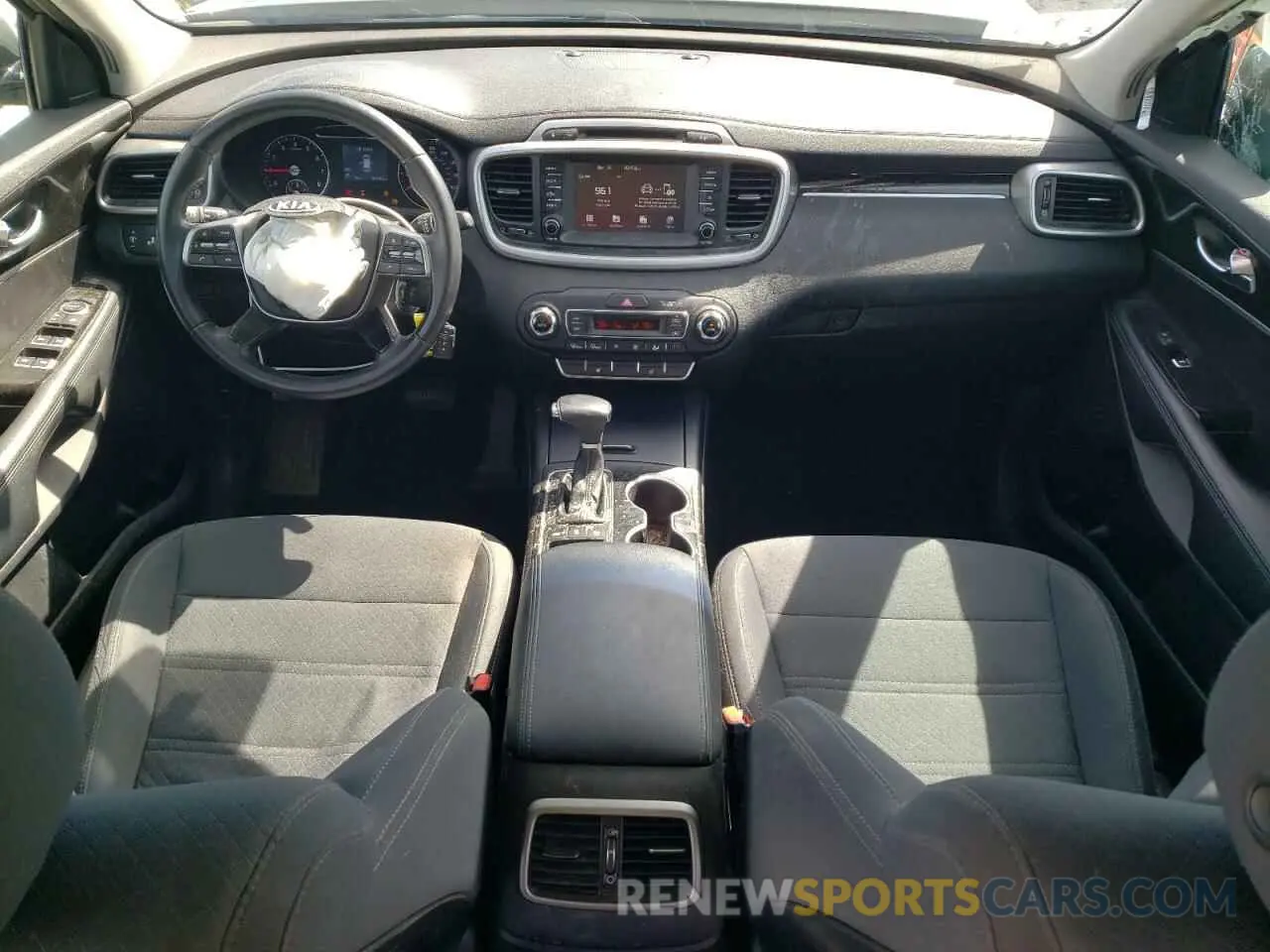 8 Photograph of a damaged car 5XYPGDA39KG532936 KIA SORENTO 2019