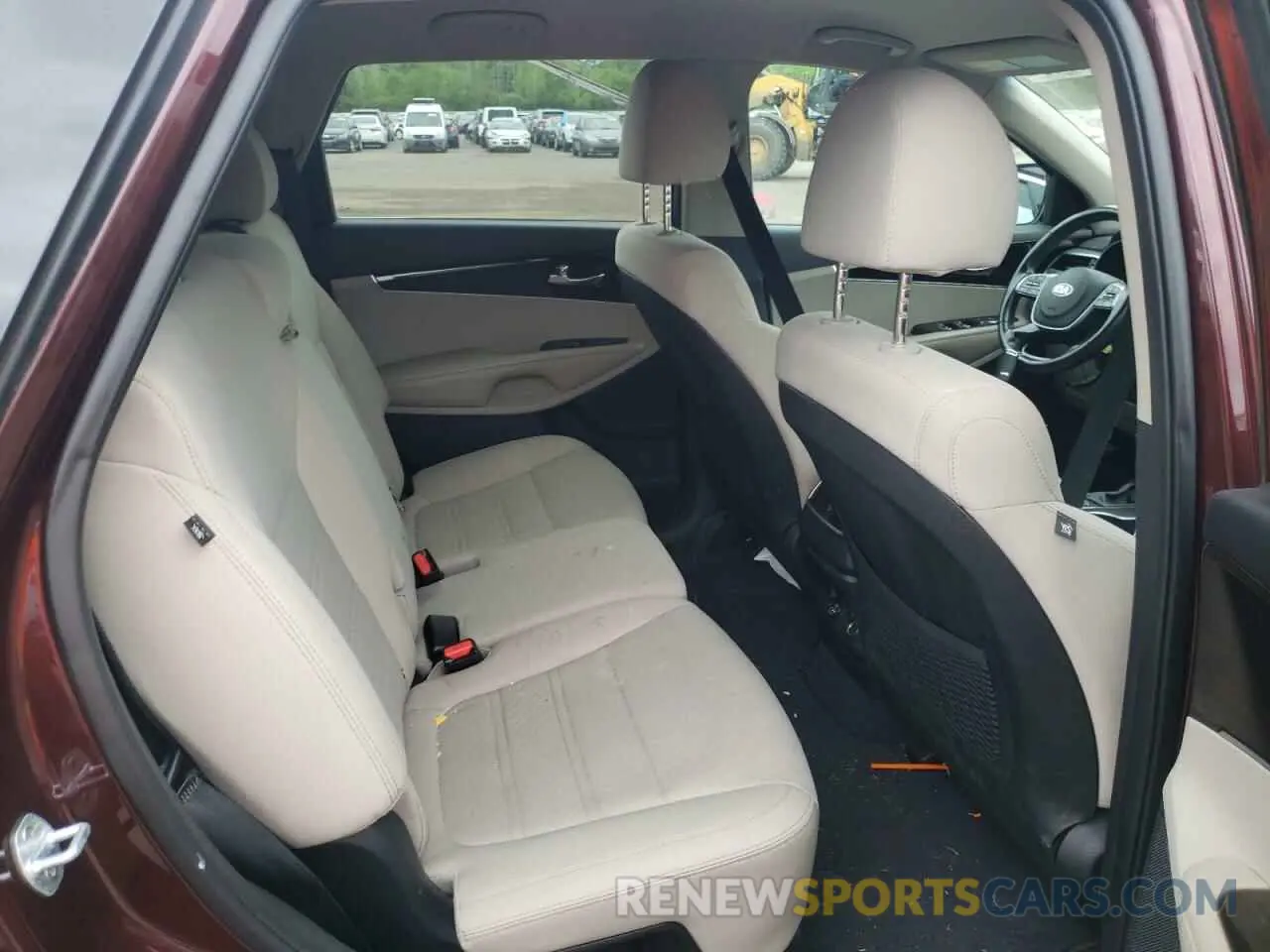 10 Photograph of a damaged car 5XYPGDA39KG554337 KIA SORENTO 2019