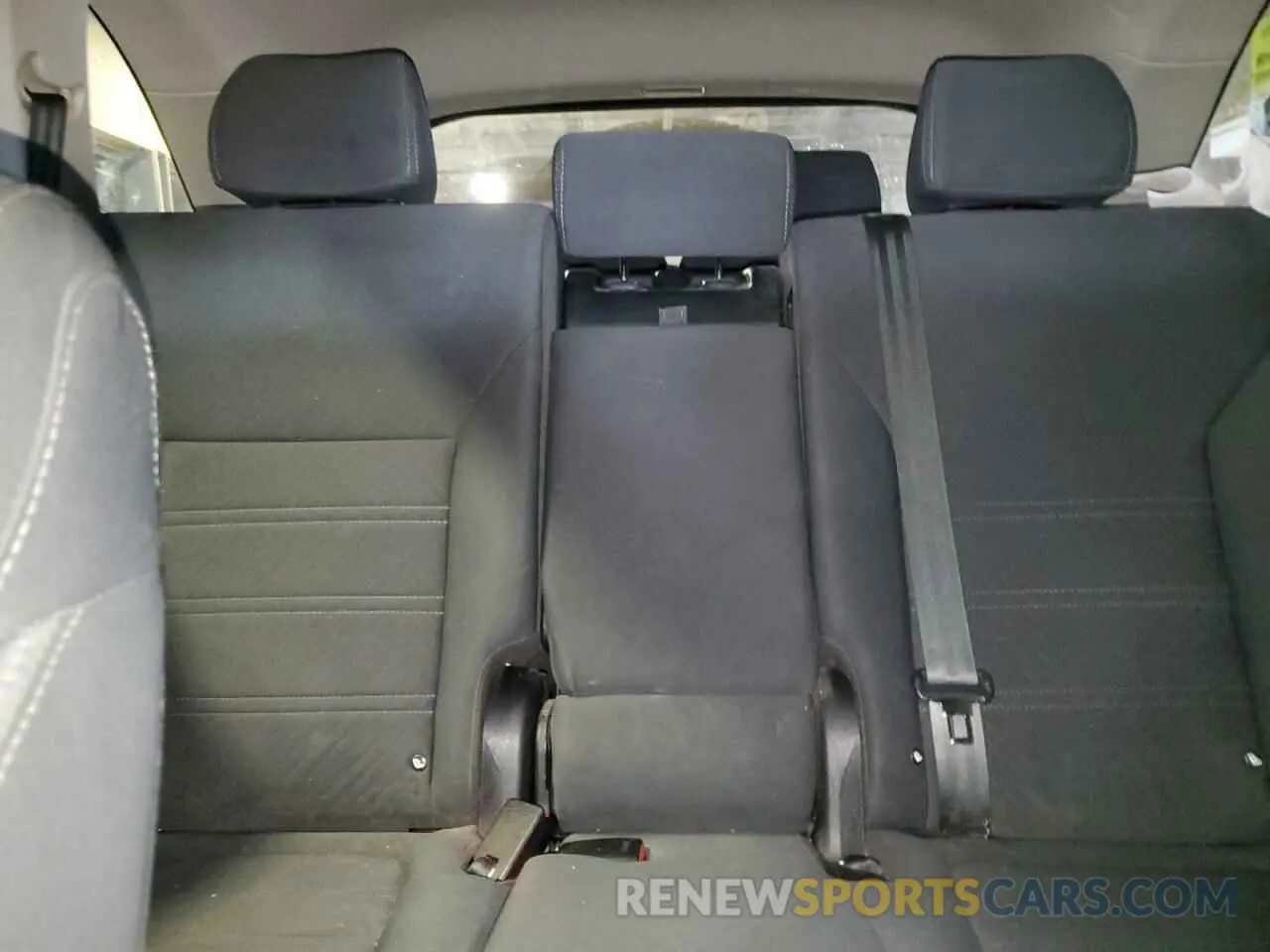 10 Photograph of a damaged car 5XYPGDA39KG554855 KIA SORENTO 2019
