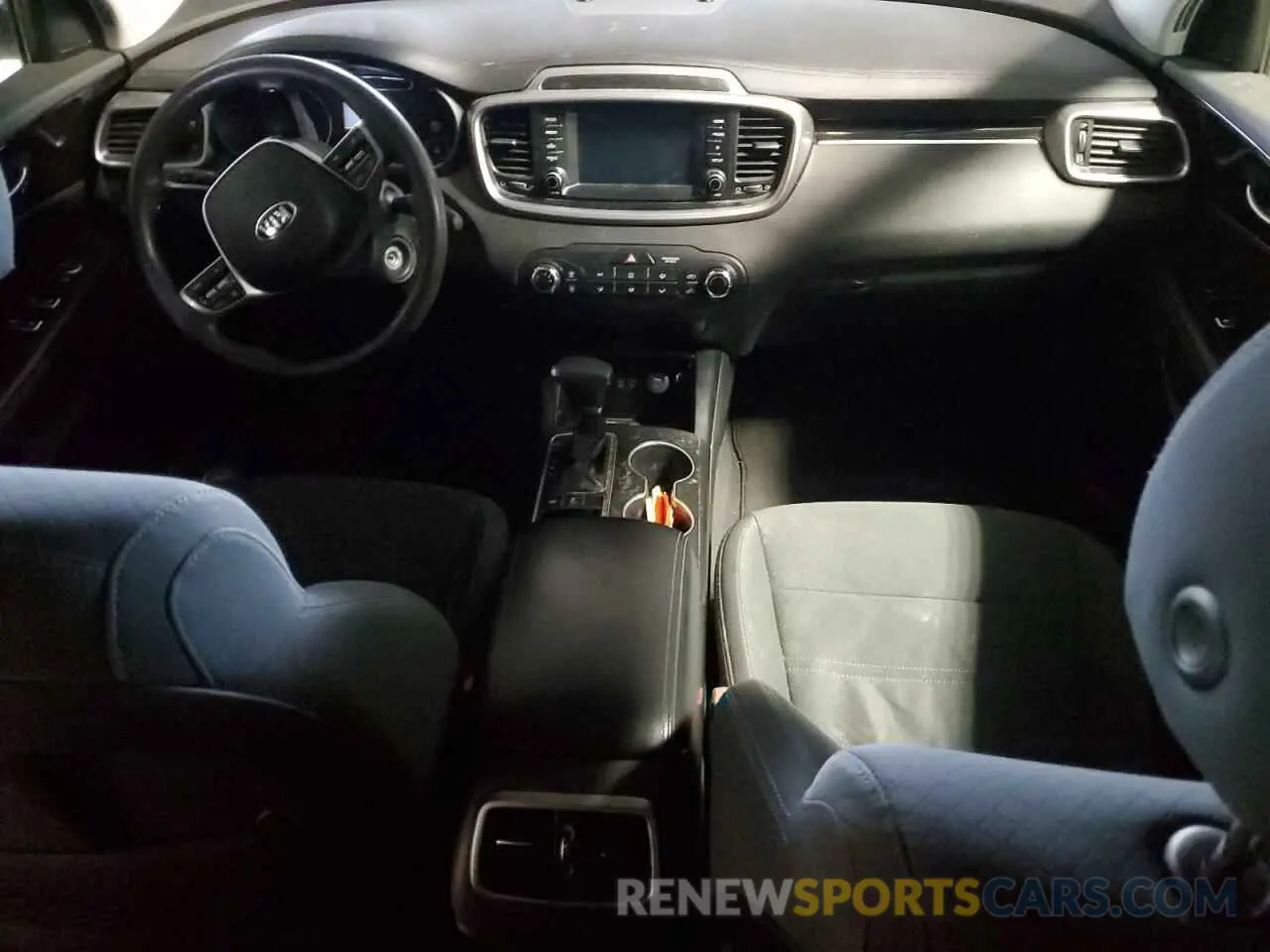 8 Photograph of a damaged car 5XYPGDA39KG554855 KIA SORENTO 2019