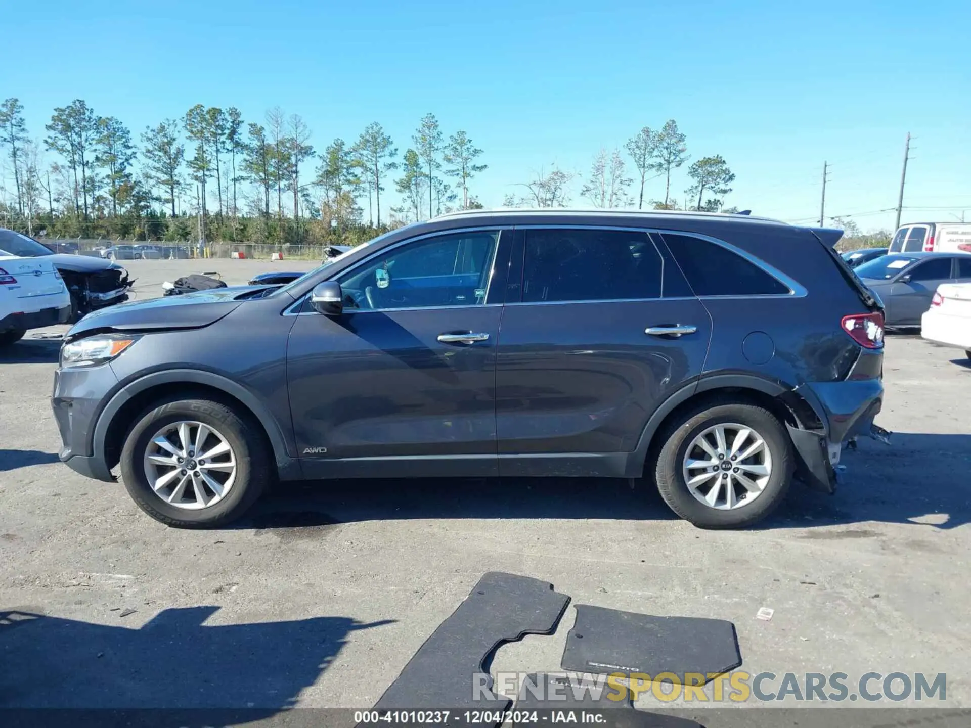 14 Photograph of a damaged car 5XYPGDA3XKG436510 KIA SORENTO 2019