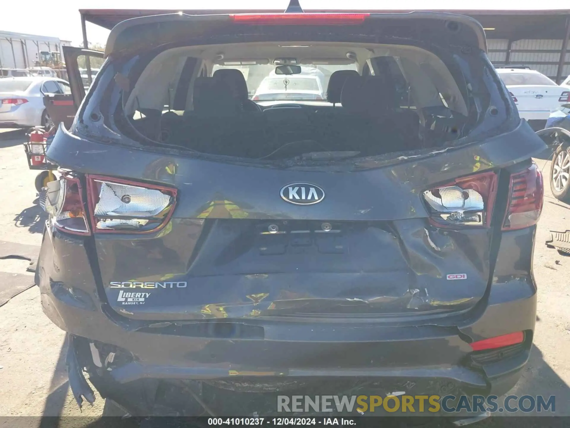 6 Photograph of a damaged car 5XYPGDA3XKG436510 KIA SORENTO 2019