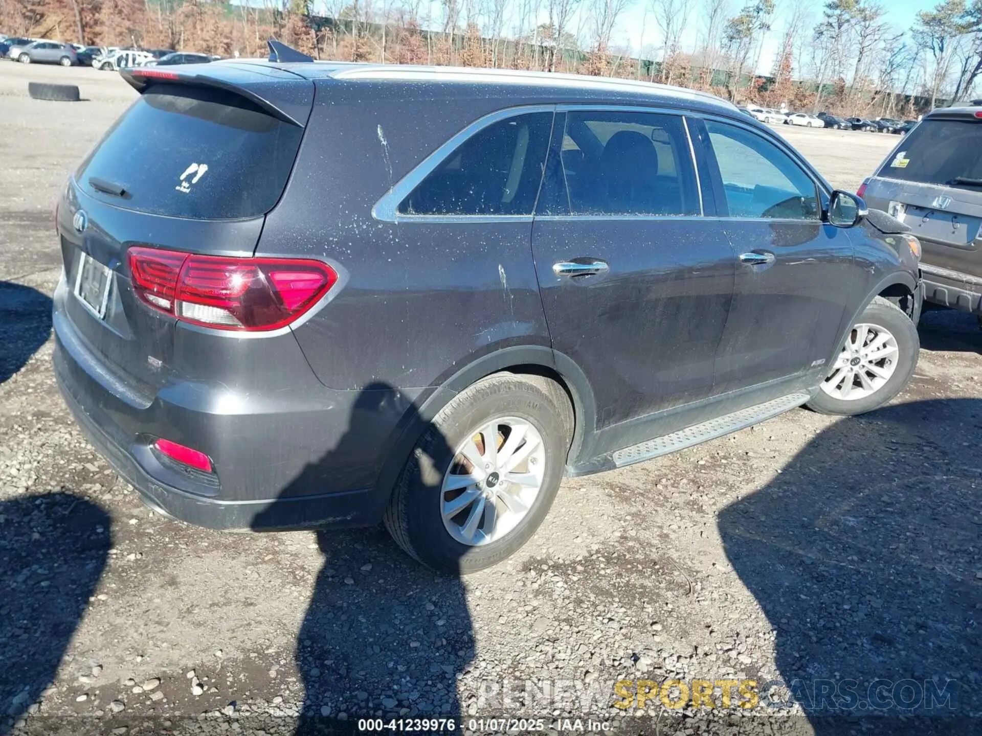 4 Photograph of a damaged car 5XYPGDA3XKG437009 KIA SORENTO 2019