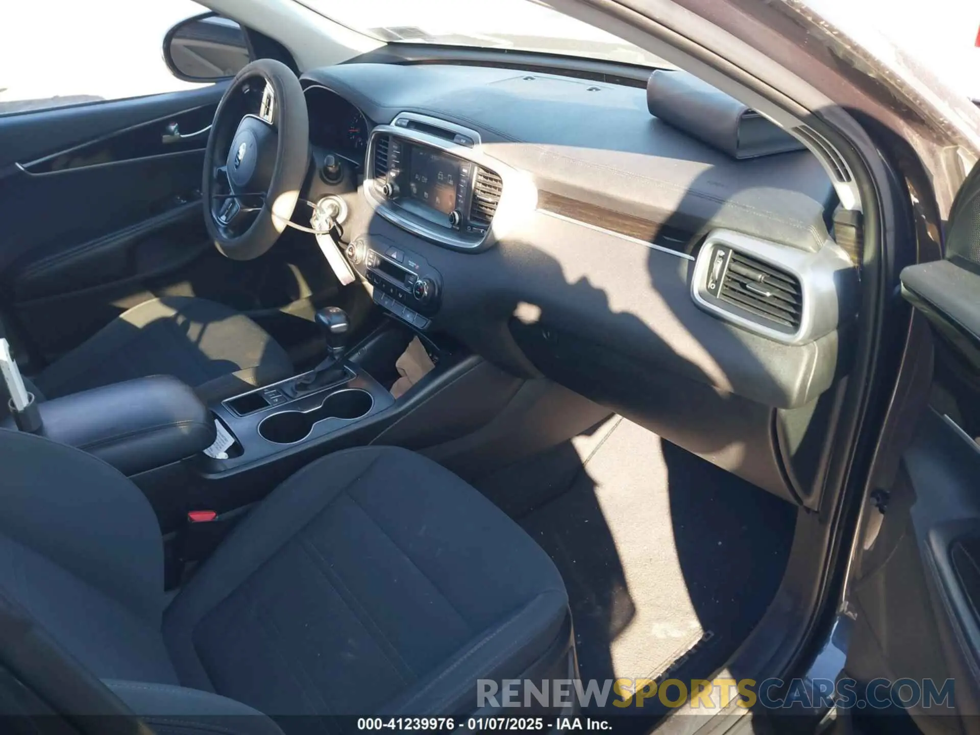 5 Photograph of a damaged car 5XYPGDA3XKG437009 KIA SORENTO 2019