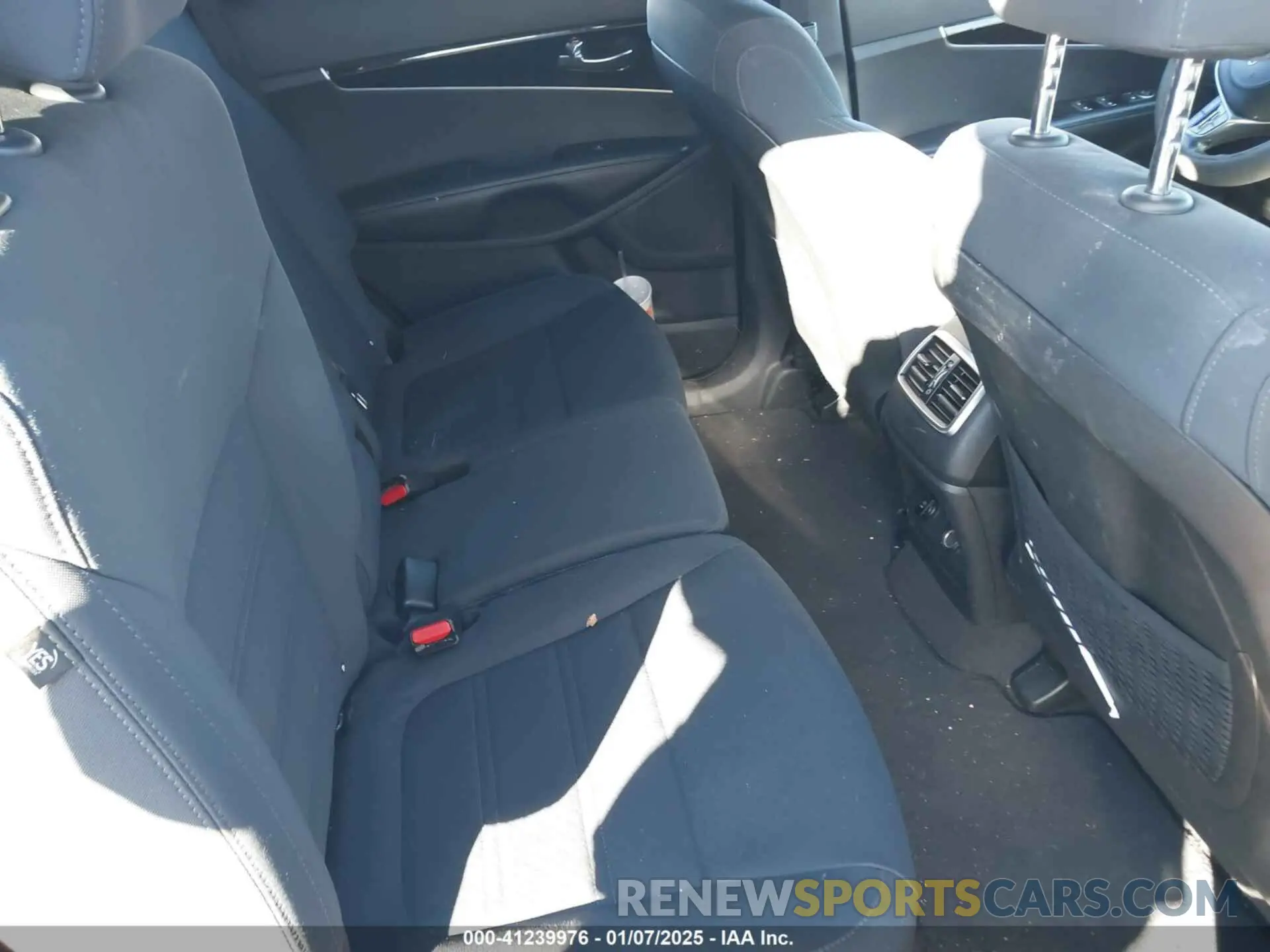 8 Photograph of a damaged car 5XYPGDA3XKG437009 KIA SORENTO 2019