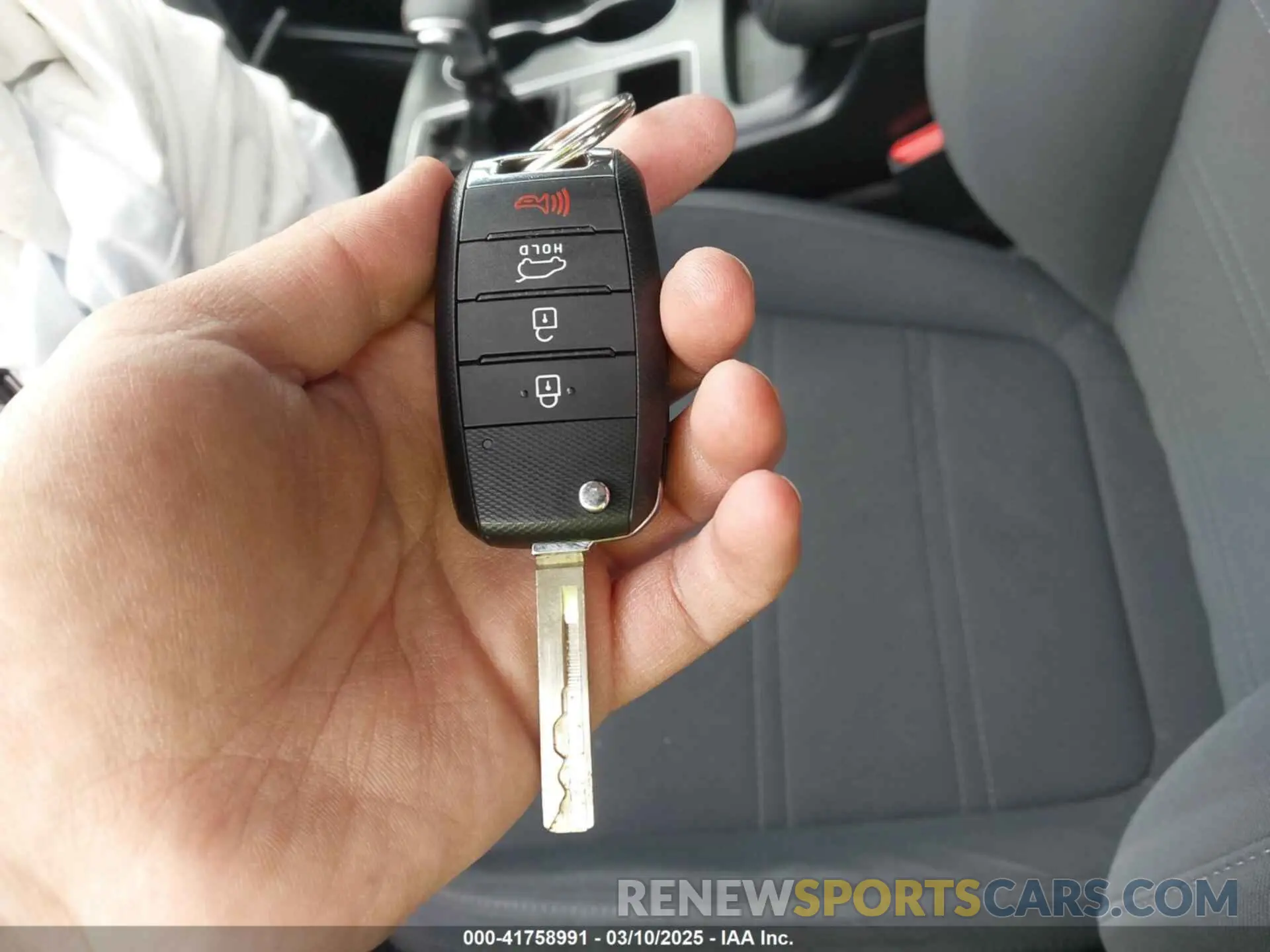 11 Photograph of a damaged car 5XYPGDA3XKG470852 KIA SORENTO 2019