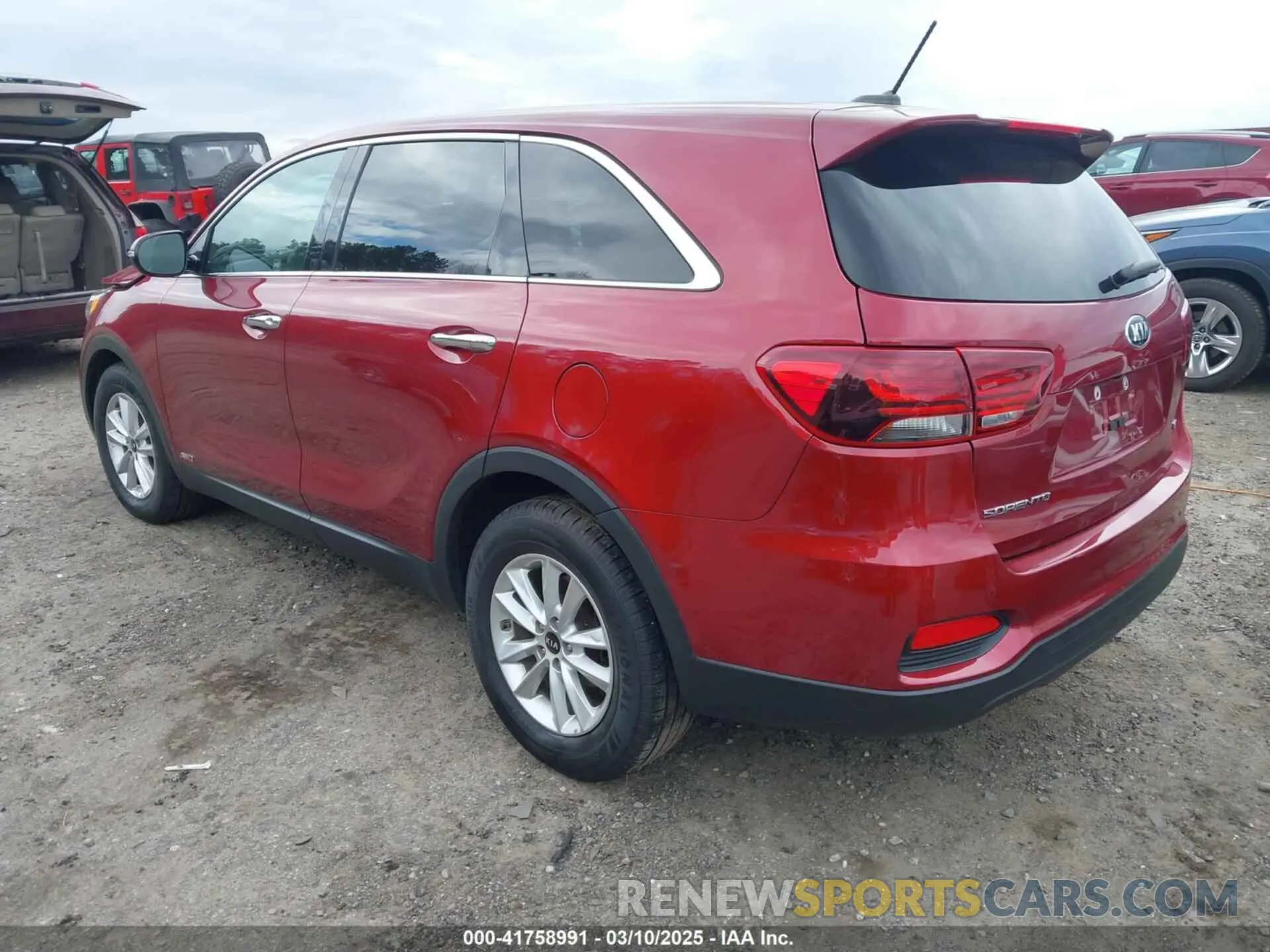 3 Photograph of a damaged car 5XYPGDA3XKG470852 KIA SORENTO 2019