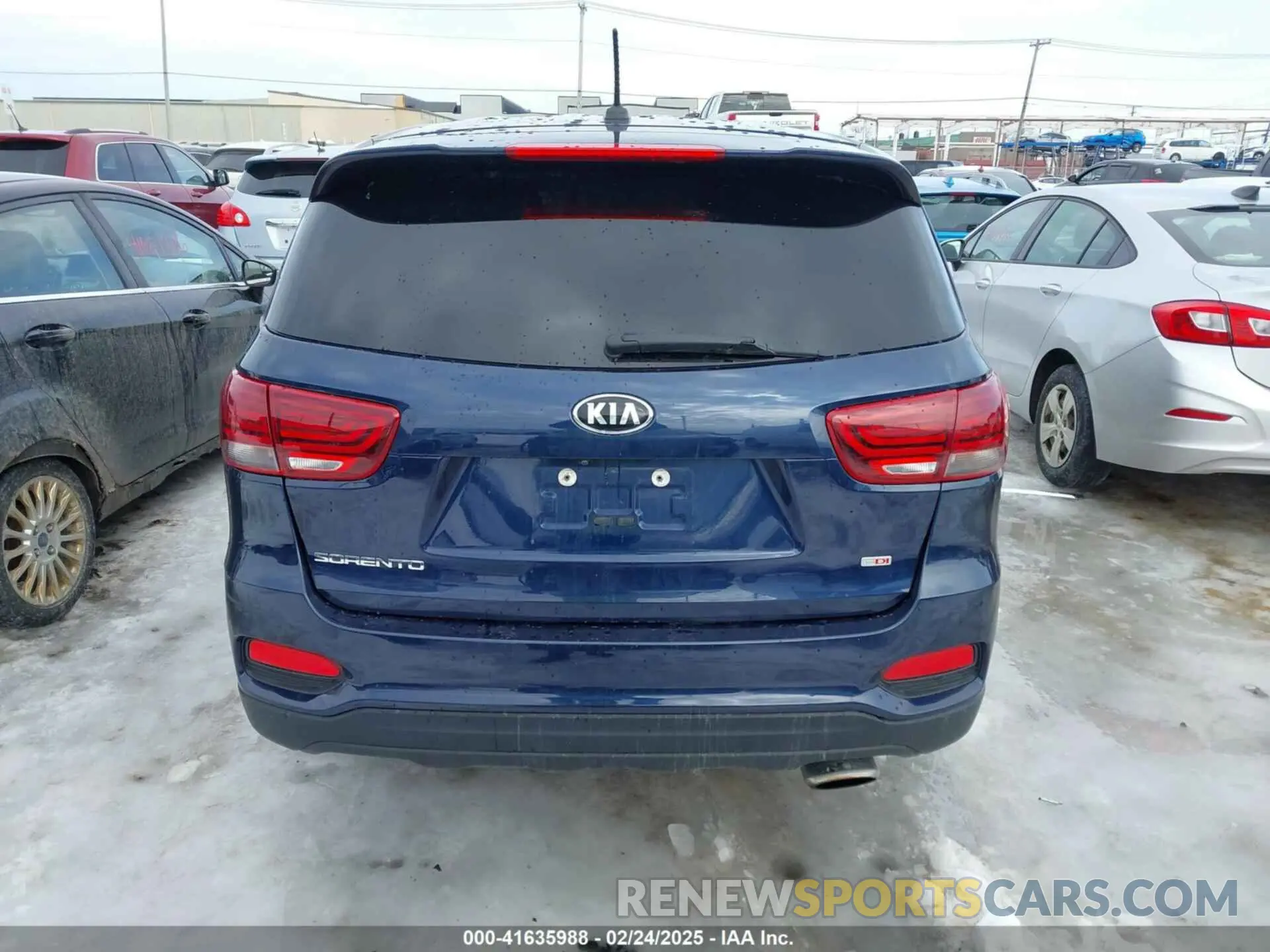 16 Photograph of a damaged car 5XYPGDA3XKG526806 KIA SORENTO 2019