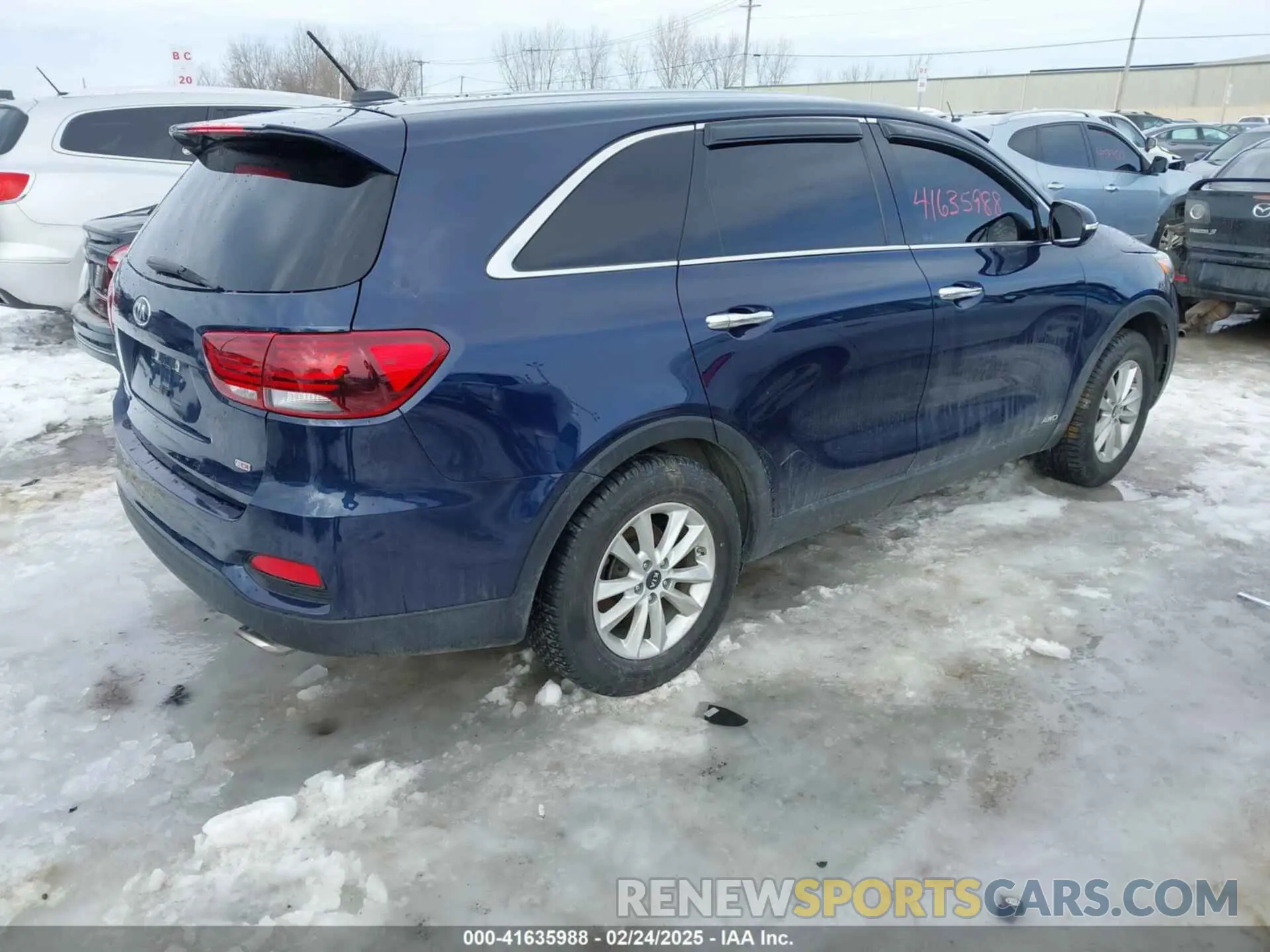 4 Photograph of a damaged car 5XYPGDA3XKG526806 KIA SORENTO 2019
