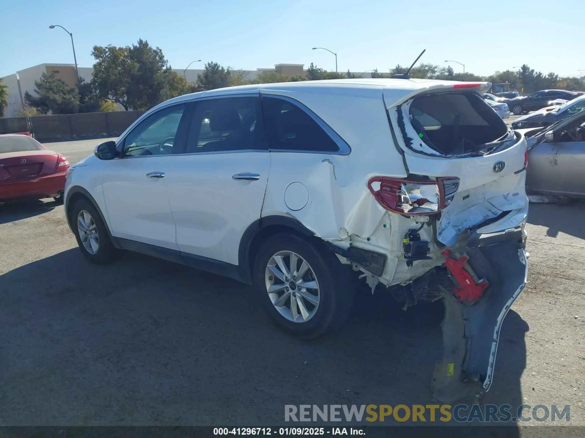 3 Photograph of a damaged car 5XYPGDA3XKG551673 KIA SORENTO 2019