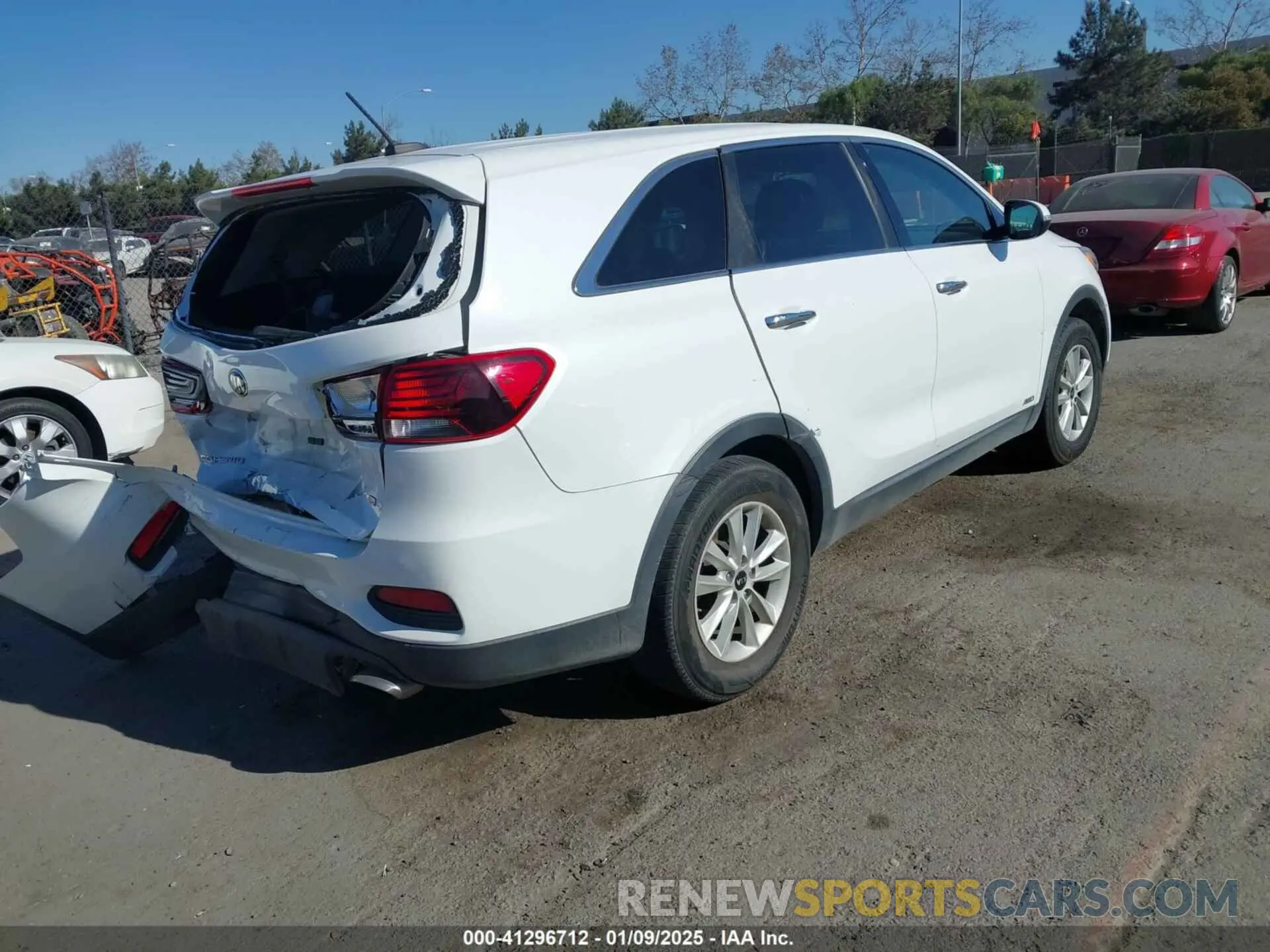 4 Photograph of a damaged car 5XYPGDA3XKG551673 KIA SORENTO 2019