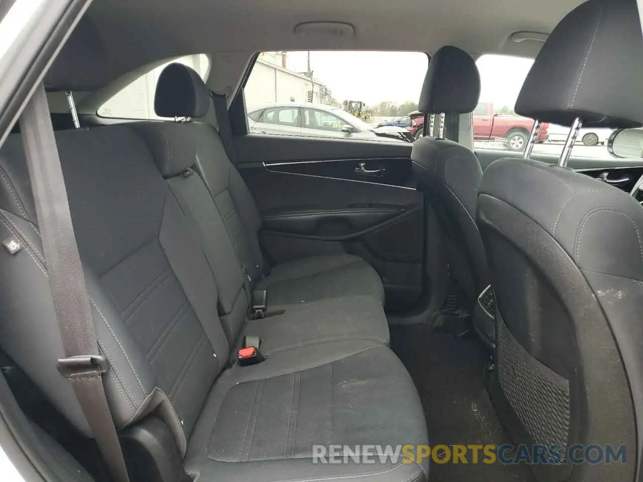 10 Photograph of a damaged car 5XYPGDA3XKG571034 KIA SORENTO 2019