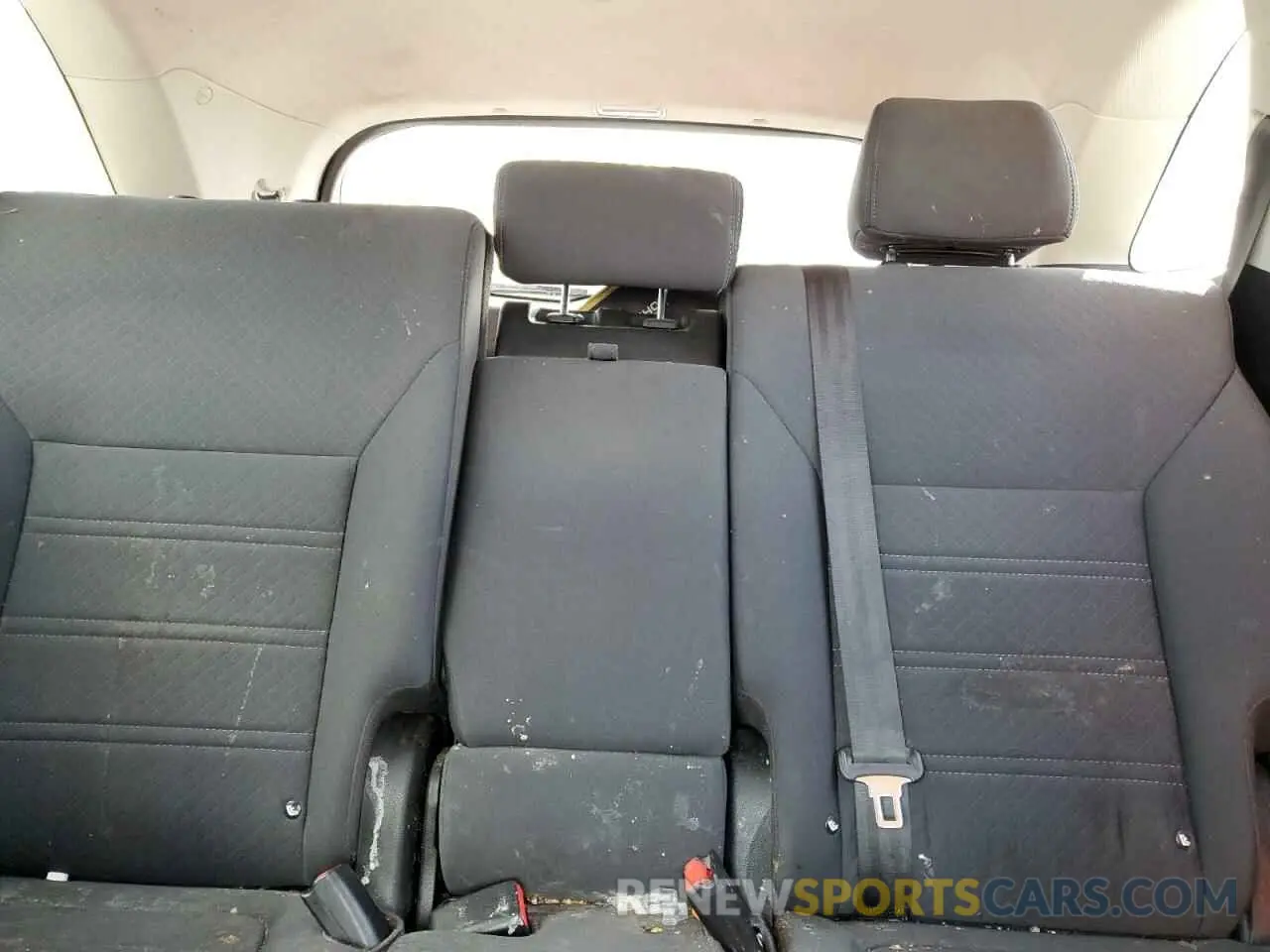 10 Photograph of a damaged car 5XYPGDA50KG485393 KIA SORENTO 2019