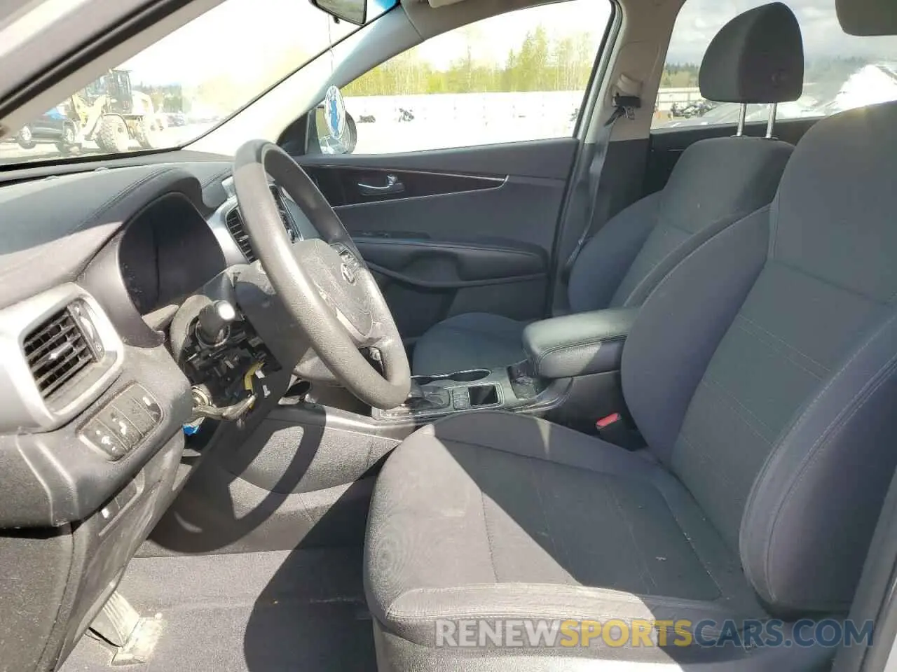 7 Photograph of a damaged car 5XYPGDA50KG485393 KIA SORENTO 2019