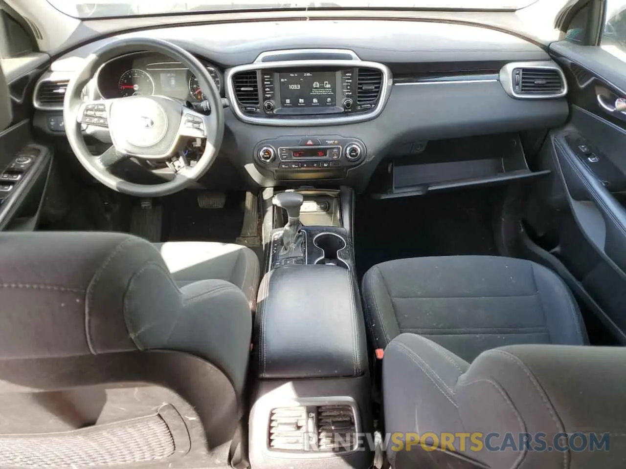 8 Photograph of a damaged car 5XYPGDA50KG485393 KIA SORENTO 2019