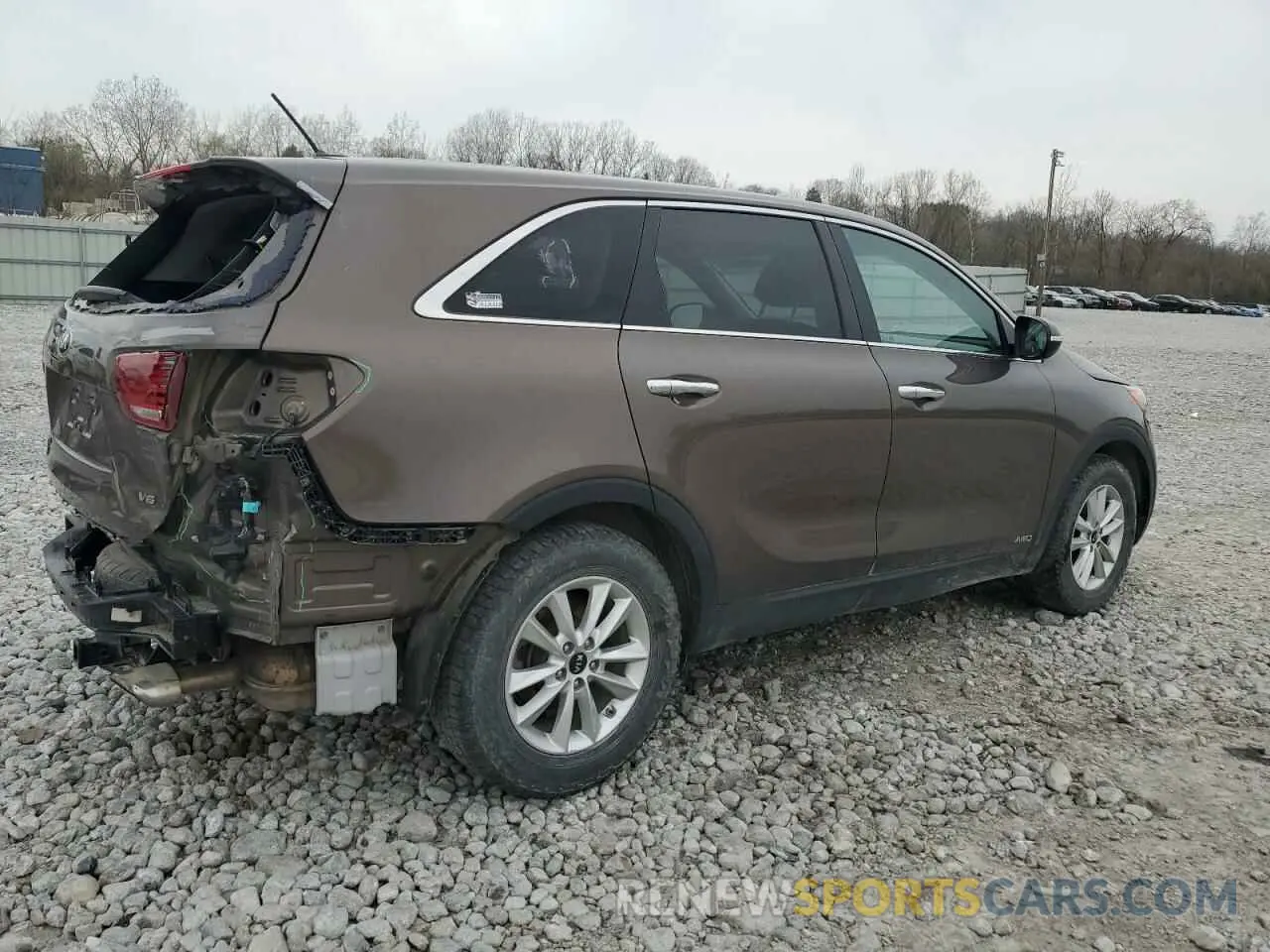 3 Photograph of a damaged car 5XYPGDA50KG487290 KIA SORENTO 2019