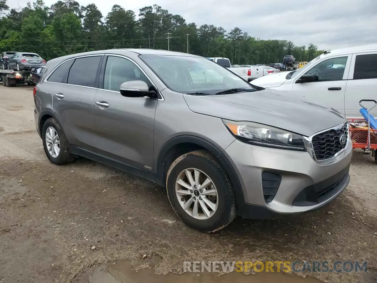 4 Photograph of a damaged car 5XYPGDA50KG488956 KIA SORENTO 2019
