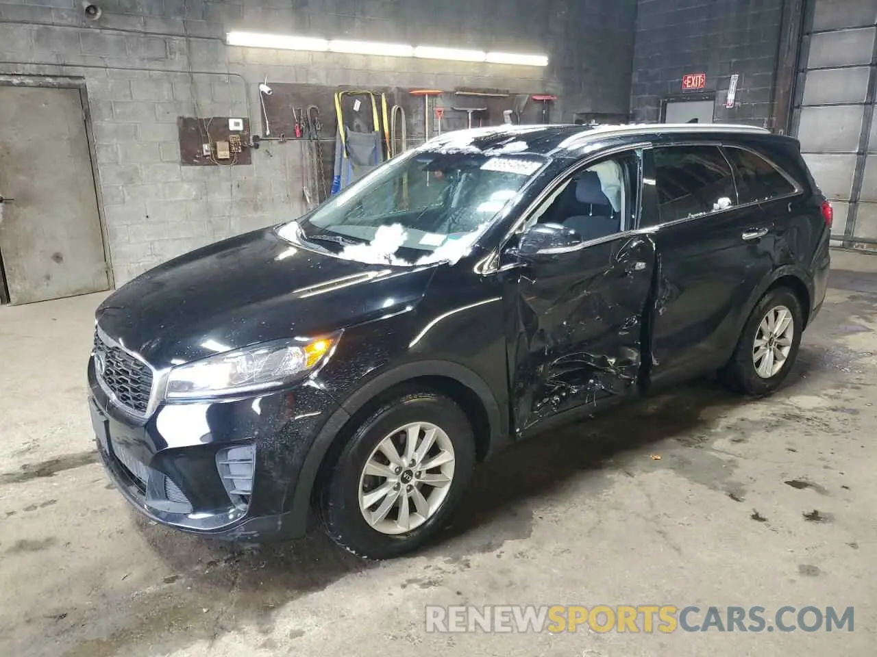1 Photograph of a damaged car 5XYPGDA50KG492957 KIA SORENTO 2019