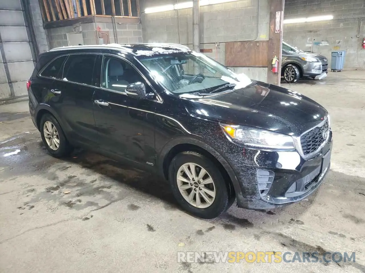 4 Photograph of a damaged car 5XYPGDA50KG492957 KIA SORENTO 2019