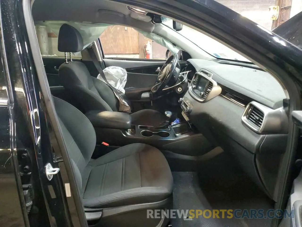 7 Photograph of a damaged car 5XYPGDA50KG492957 KIA SORENTO 2019
