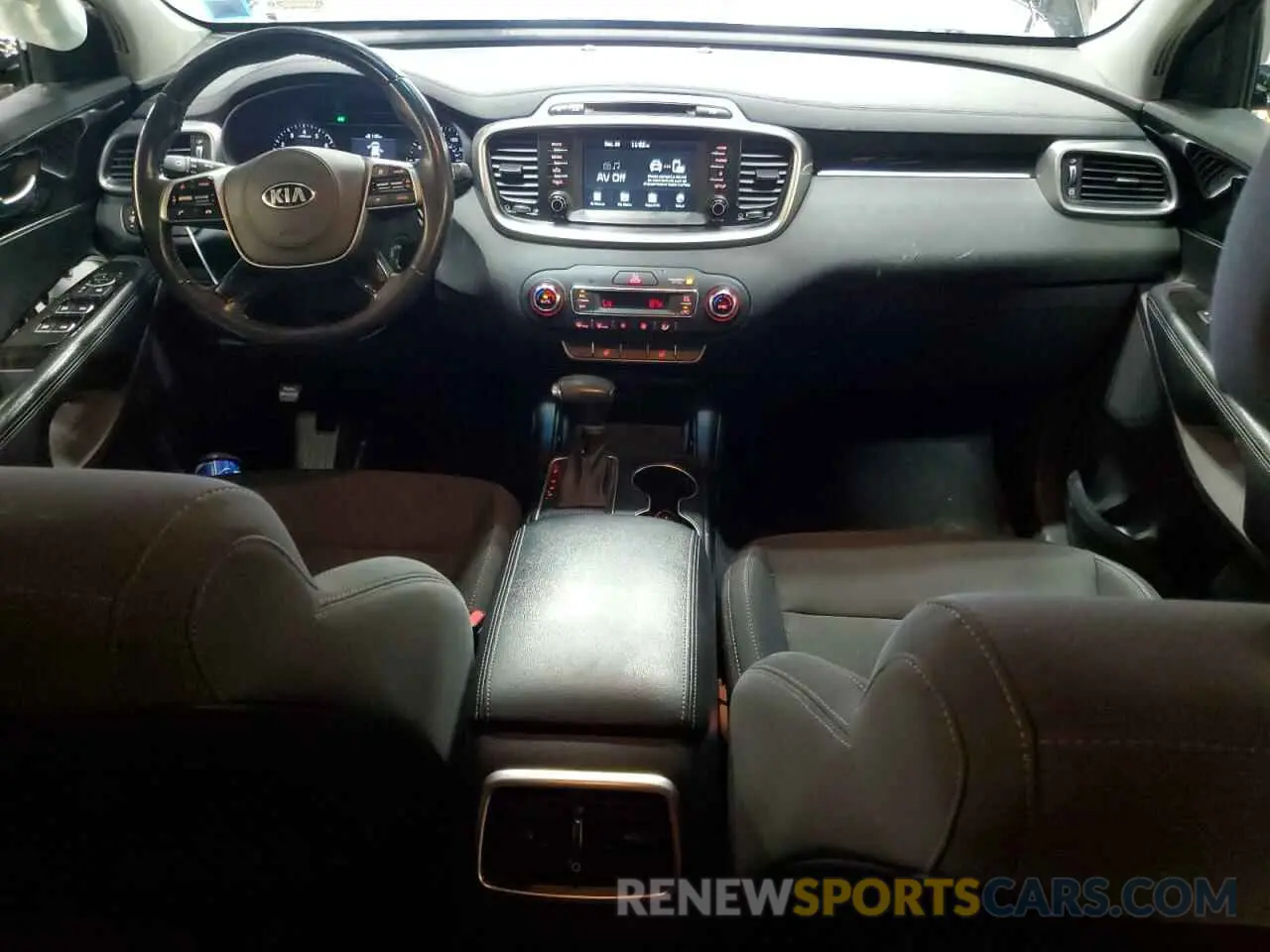 8 Photograph of a damaged car 5XYPGDA50KG492957 KIA SORENTO 2019