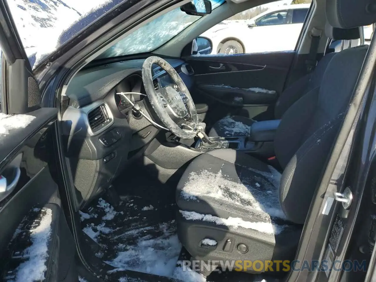 7 Photograph of a damaged car 5XYPGDA50KG493316 KIA SORENTO 2019