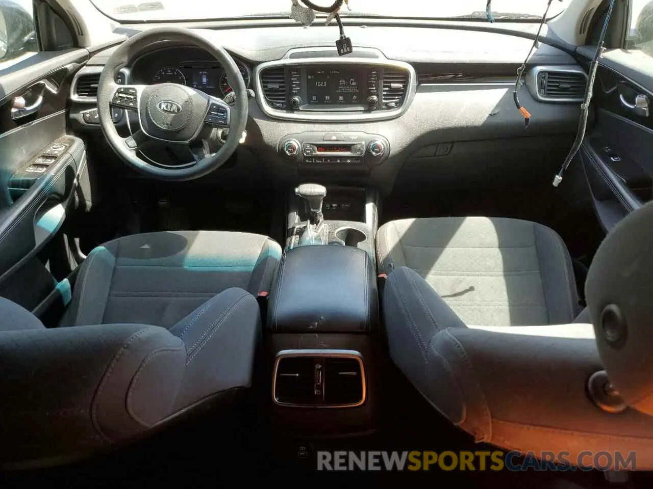 8 Photograph of a damaged car 5XYPGDA50KG522992 KIA SORENTO 2019