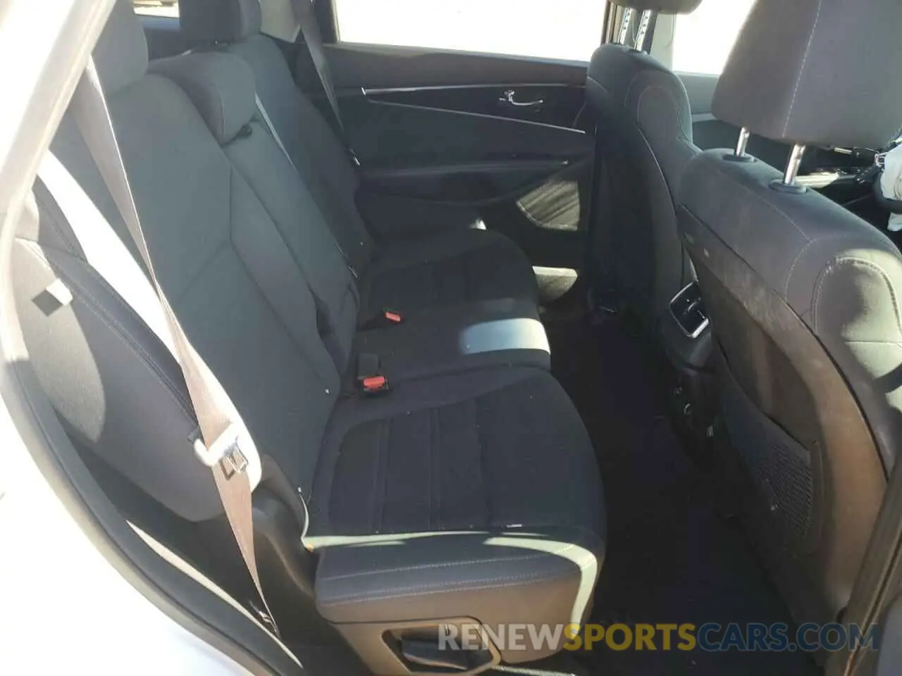11 Photograph of a damaged car 5XYPGDA50KG571741 KIA SORENTO 2019