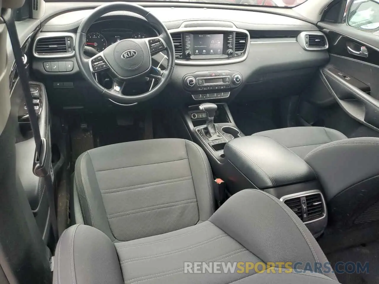 8 Photograph of a damaged car 5XYPGDA50KG584618 KIA SORENTO 2019