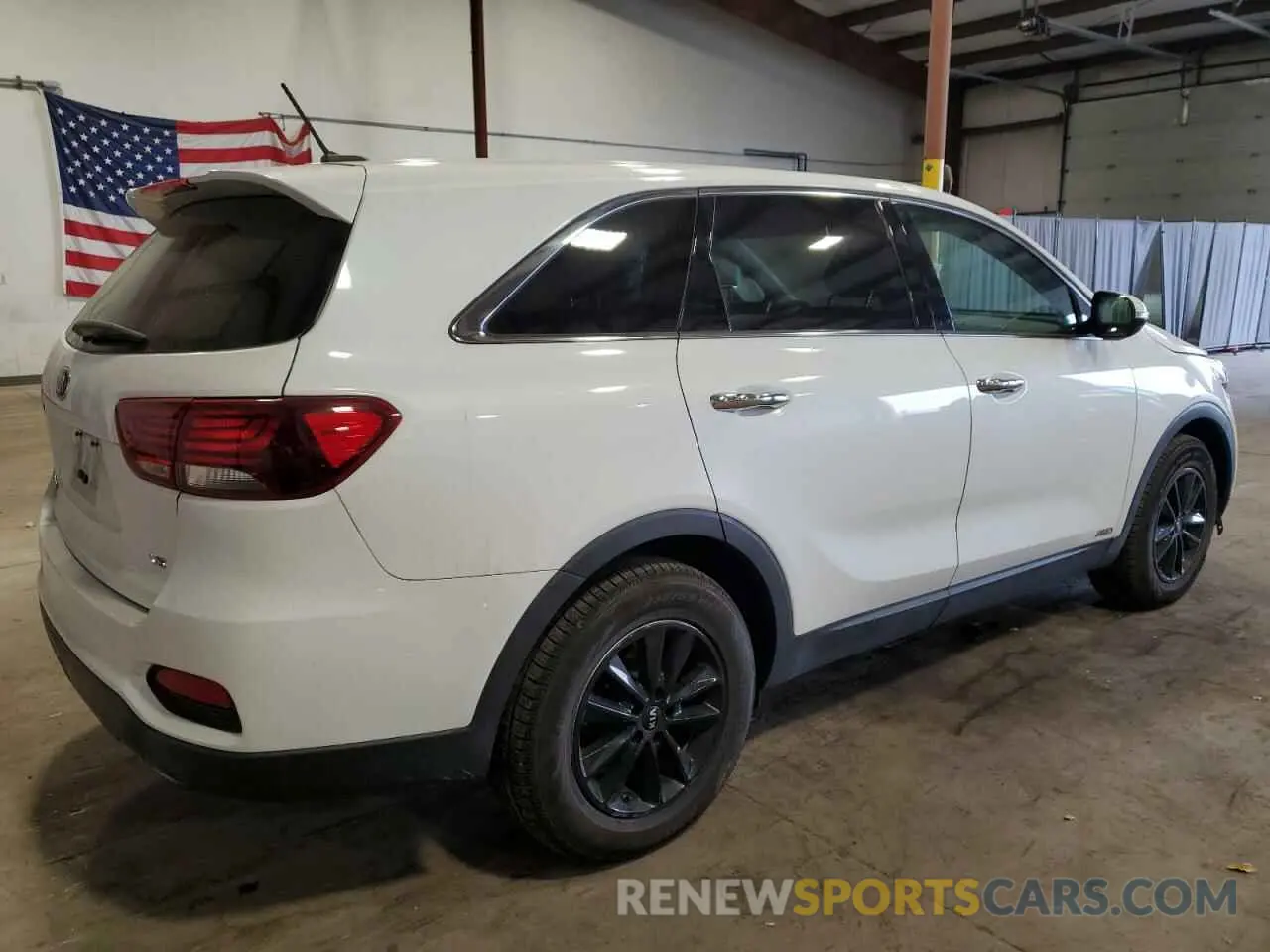 3 Photograph of a damaged car 5XYPGDA51KG474712 KIA SORENTO 2019